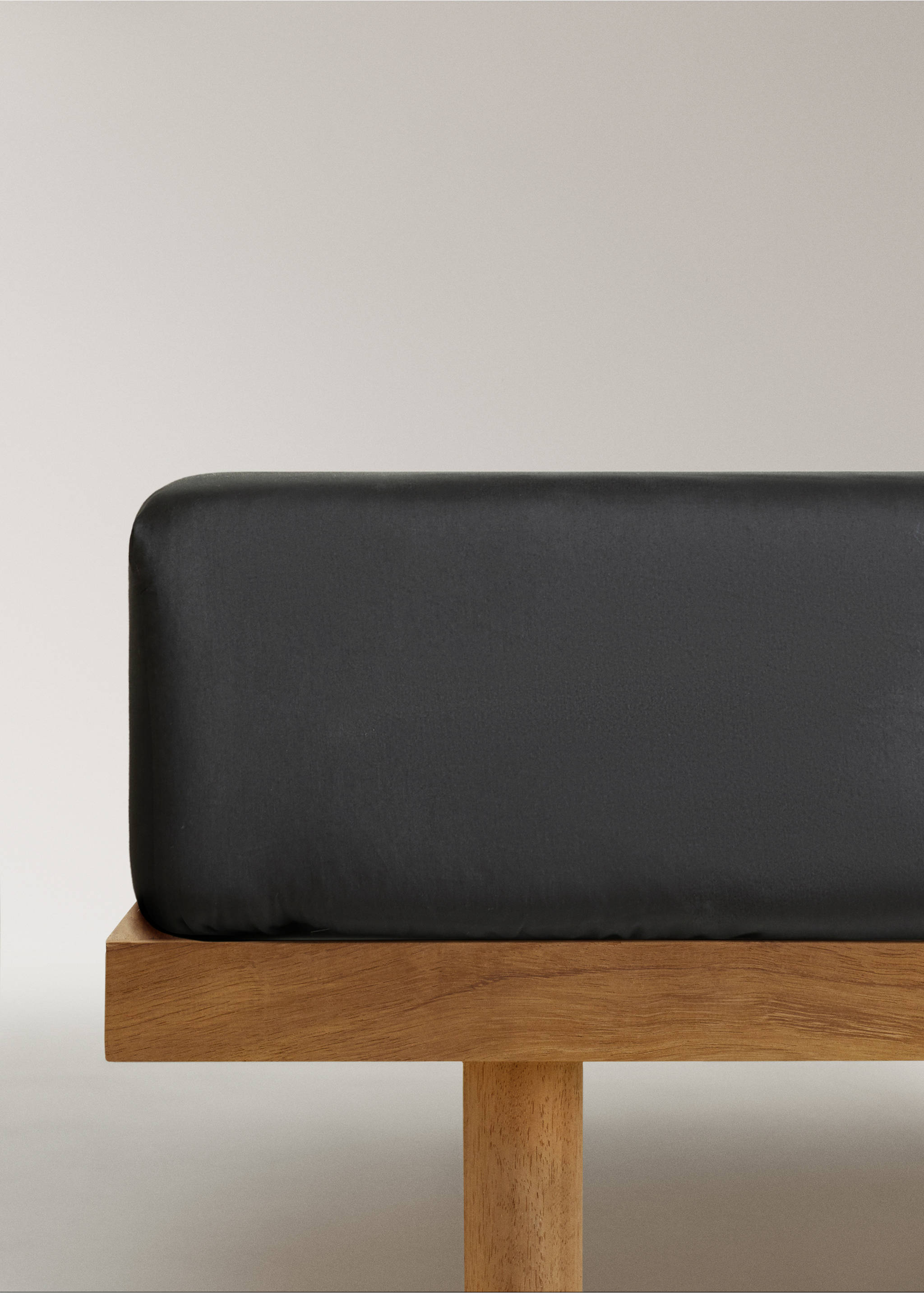 Washed cotton satin fitted sheet for 150/160 cm bed - Article without model, Charcoal. Ref: 17081531-00.