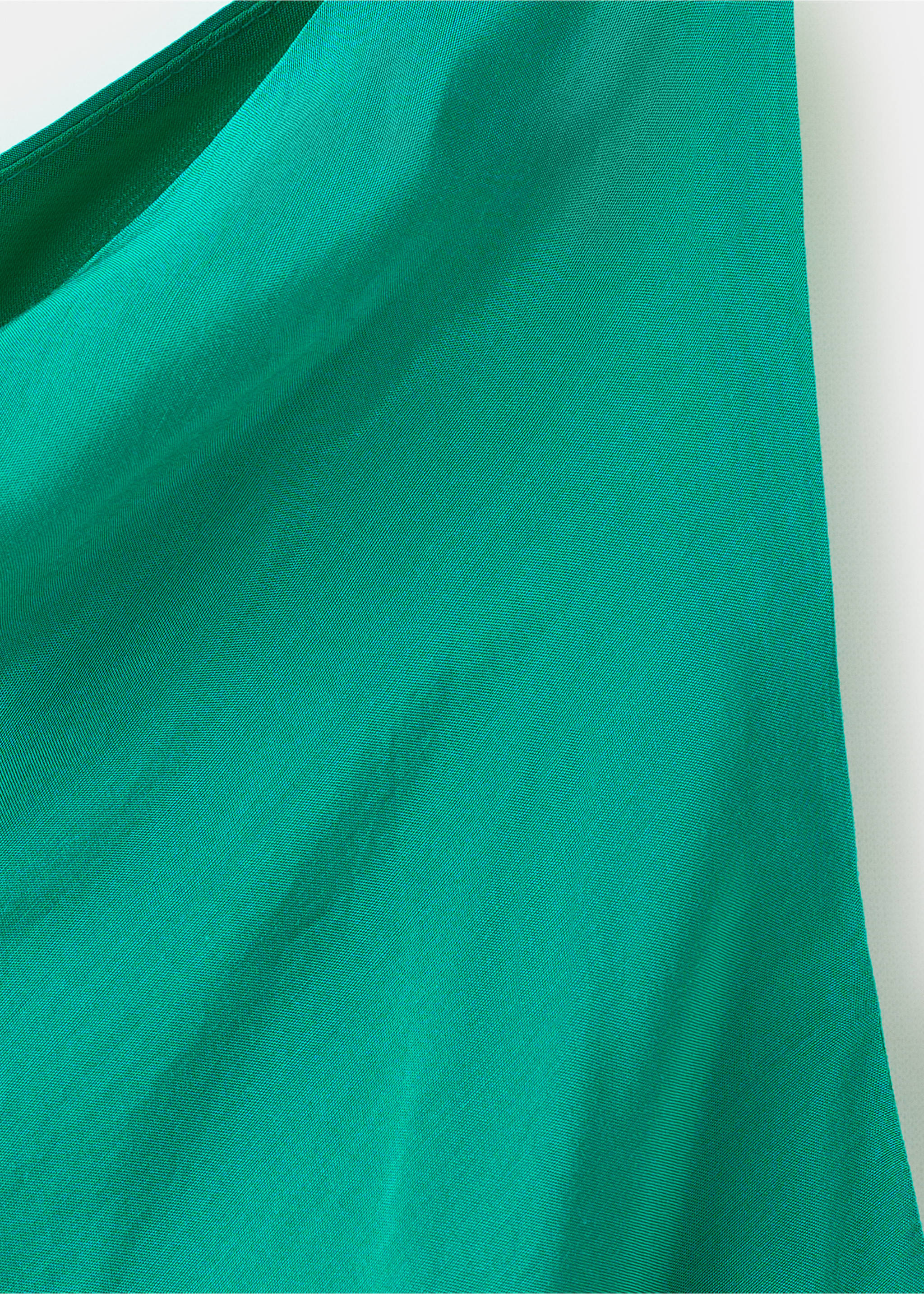 Long satin dress - Details of the article 8, Green. Ref: 17081565-00.