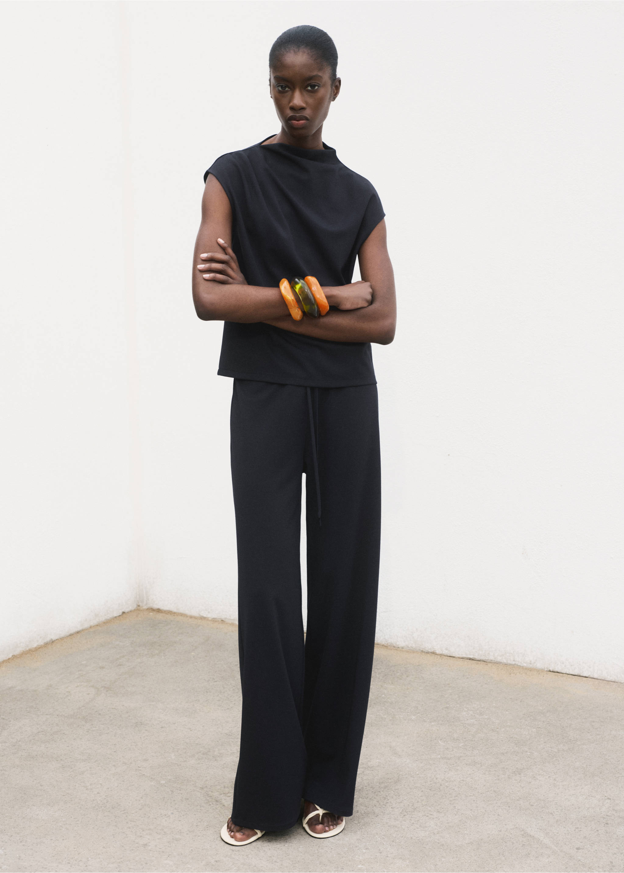 T-shirt met gerimpelde asymmetrische hals - Overzichtstekening, Marineblauw. Ref: 17081579-00.