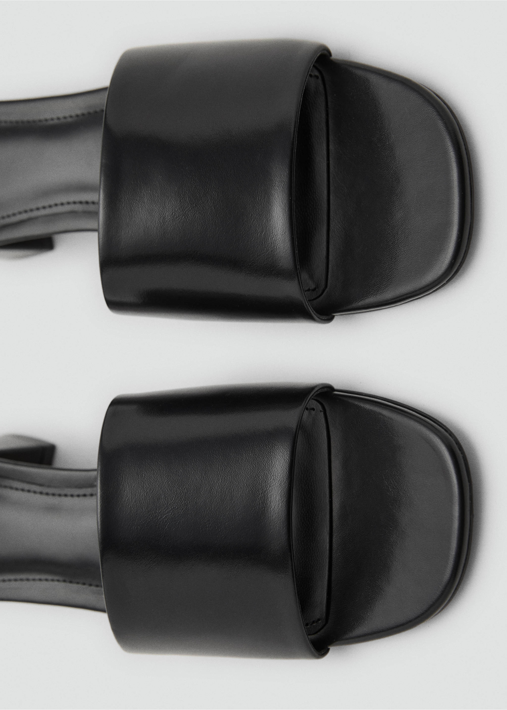 Block-heel sandals with strap - Details of the article 2, Black. Ref: 17082532-00.
