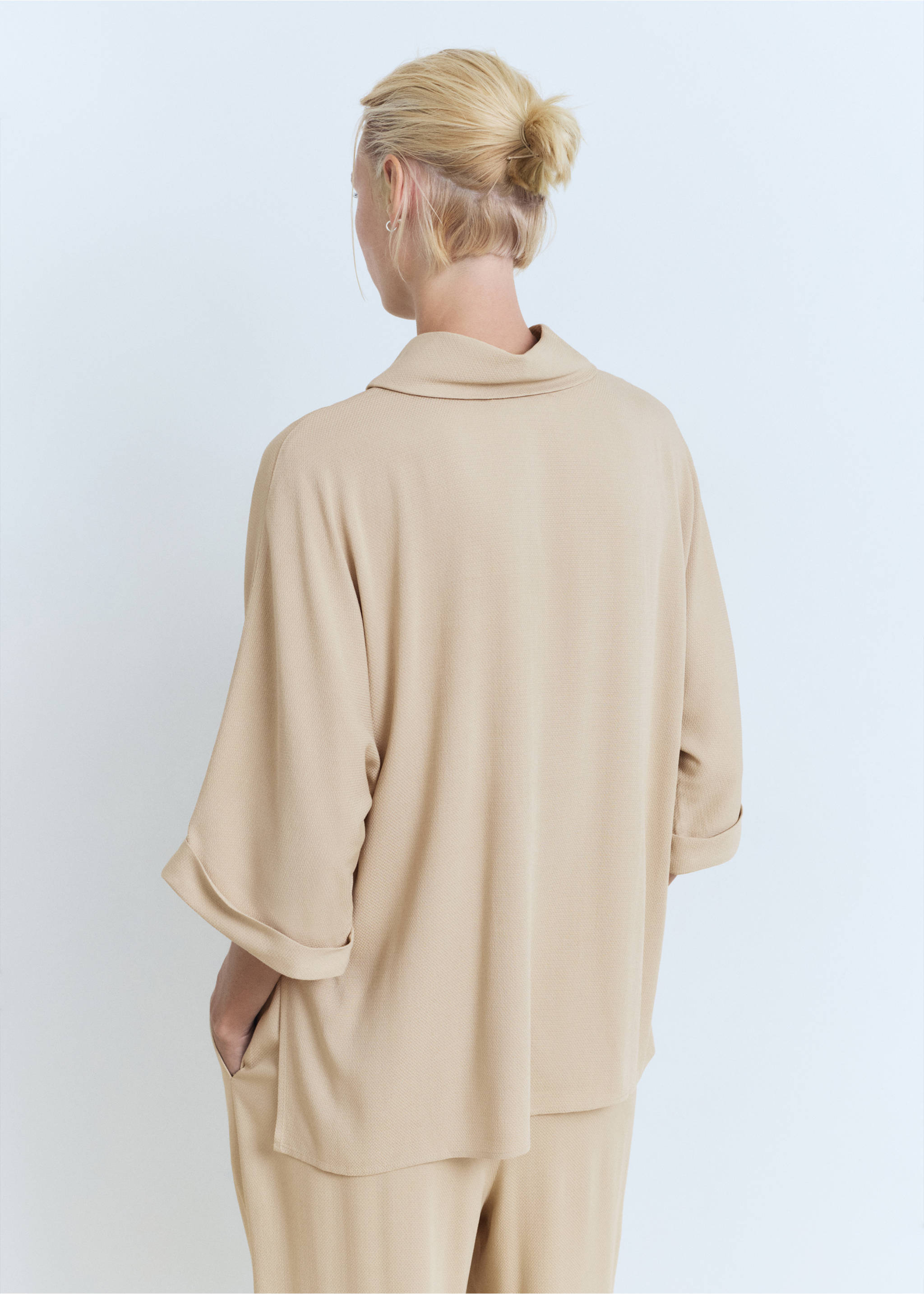 Fließende Oversized-Bluse - Rückseite des Artikels, Beige. Ref: 17082535-00.