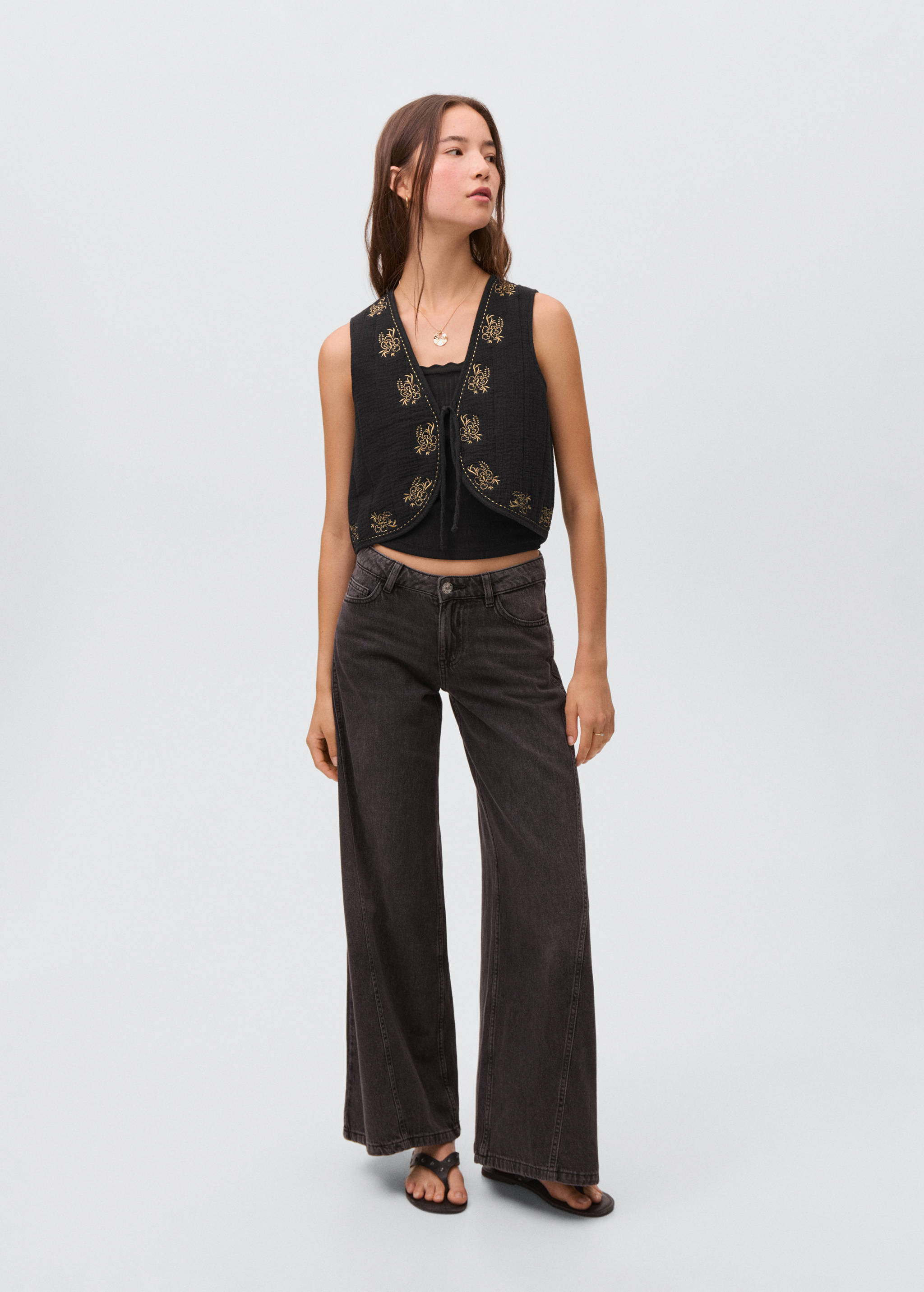 Floral-embroidered vest - General plane