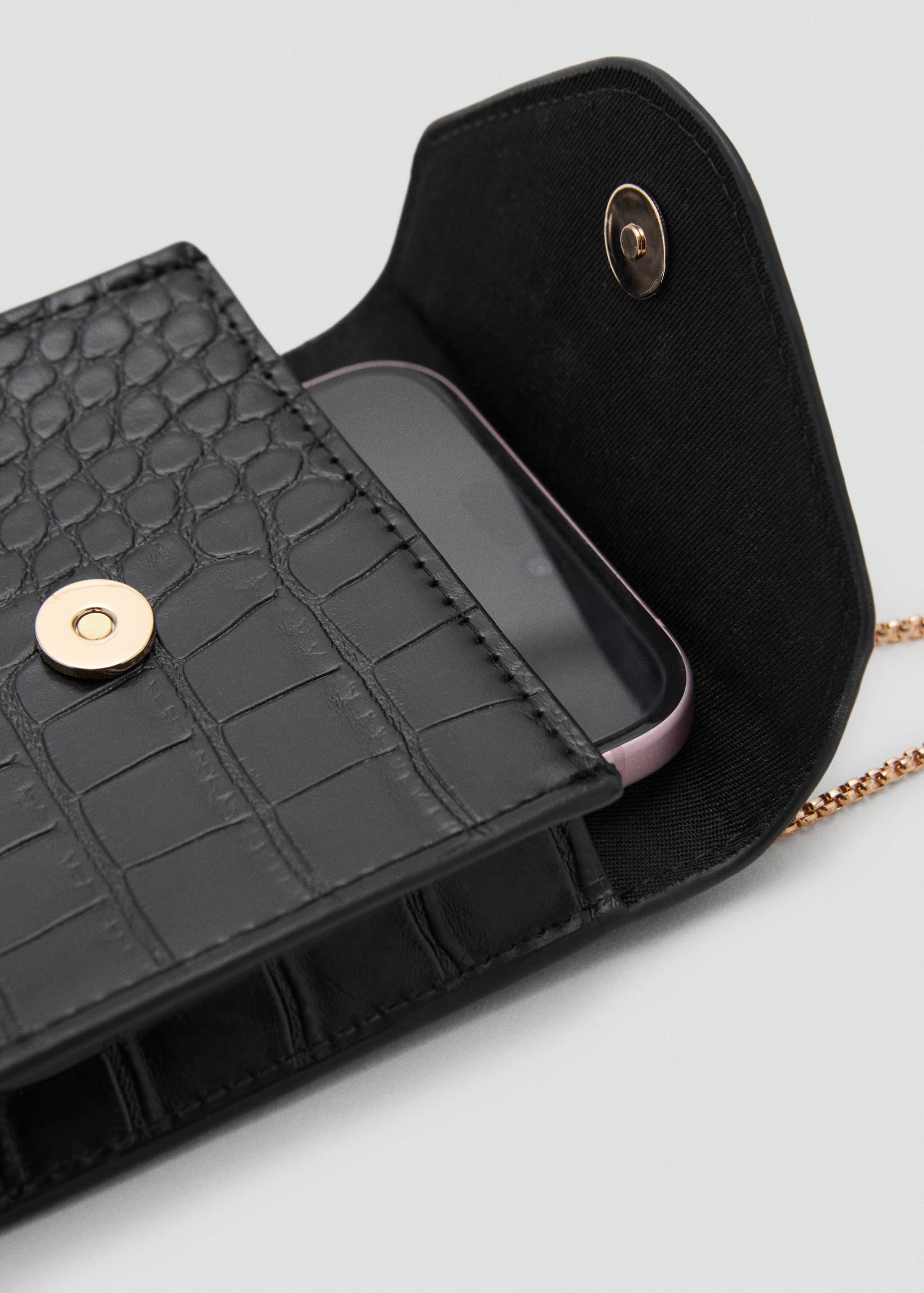 Crocodile mobile case - Details of the article 2