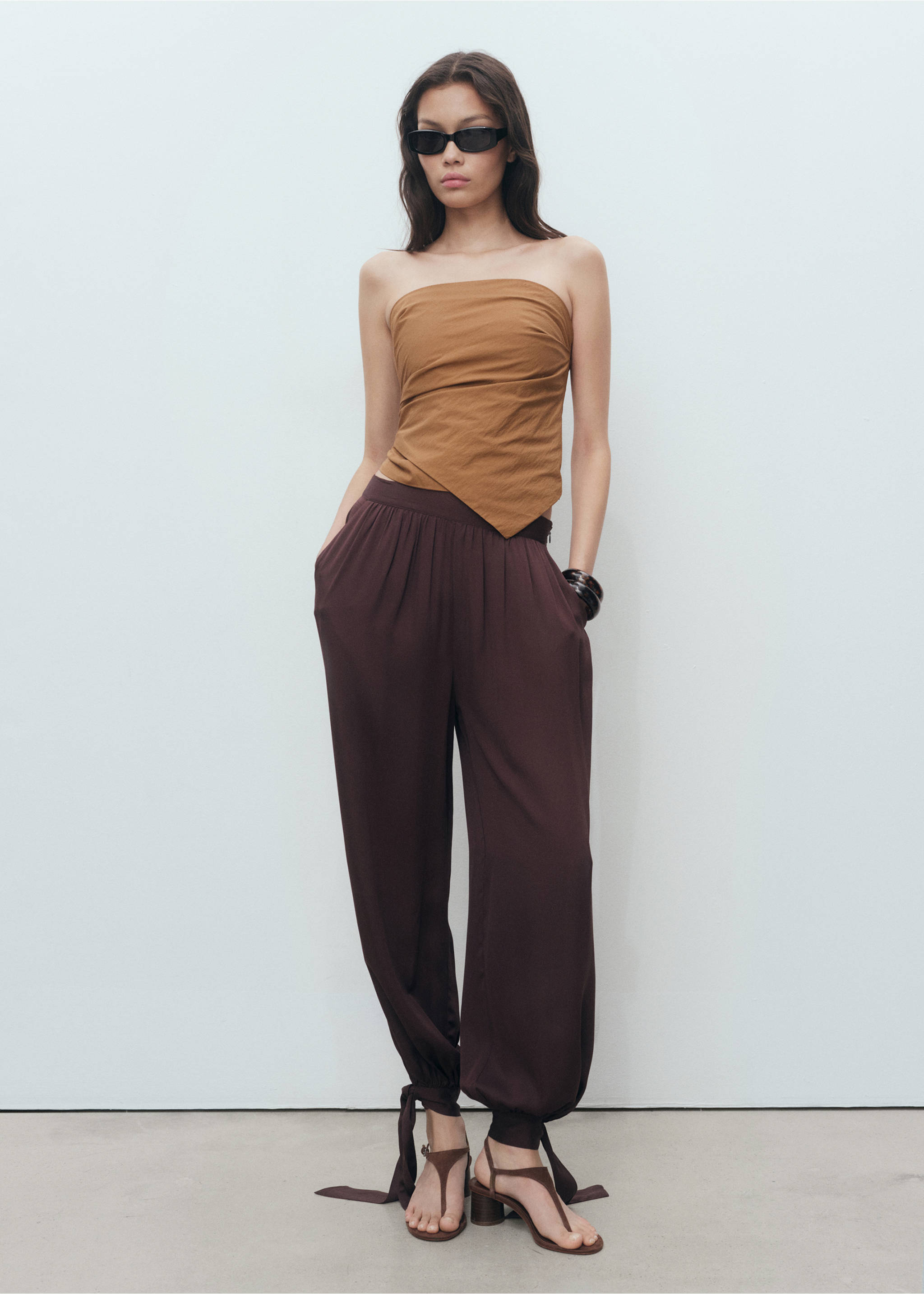Asymmetrical strapless top - General plane, Brown. Ref: 17082900-00.