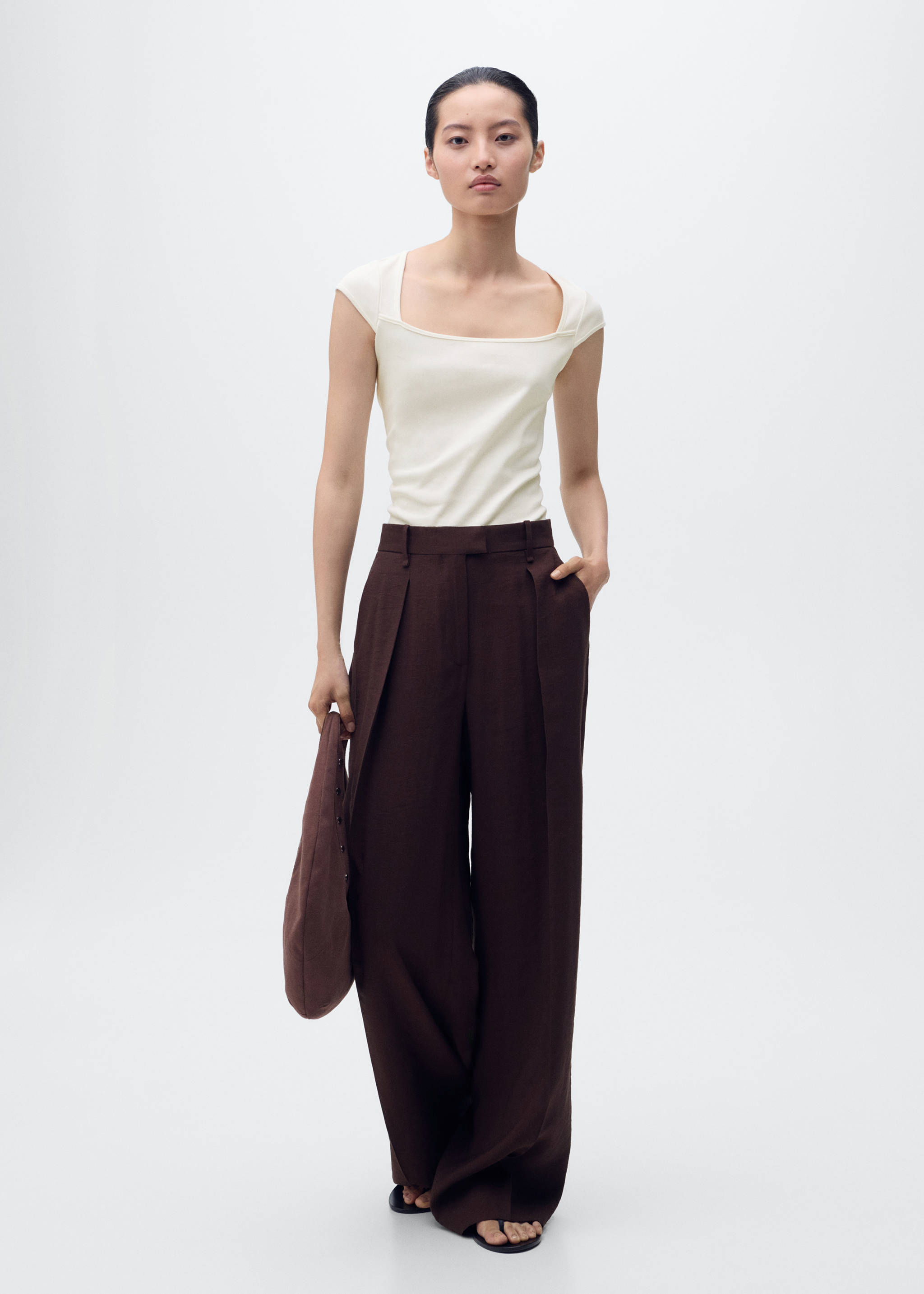 T-shirt en coton décolleté plongeant - Plan général
