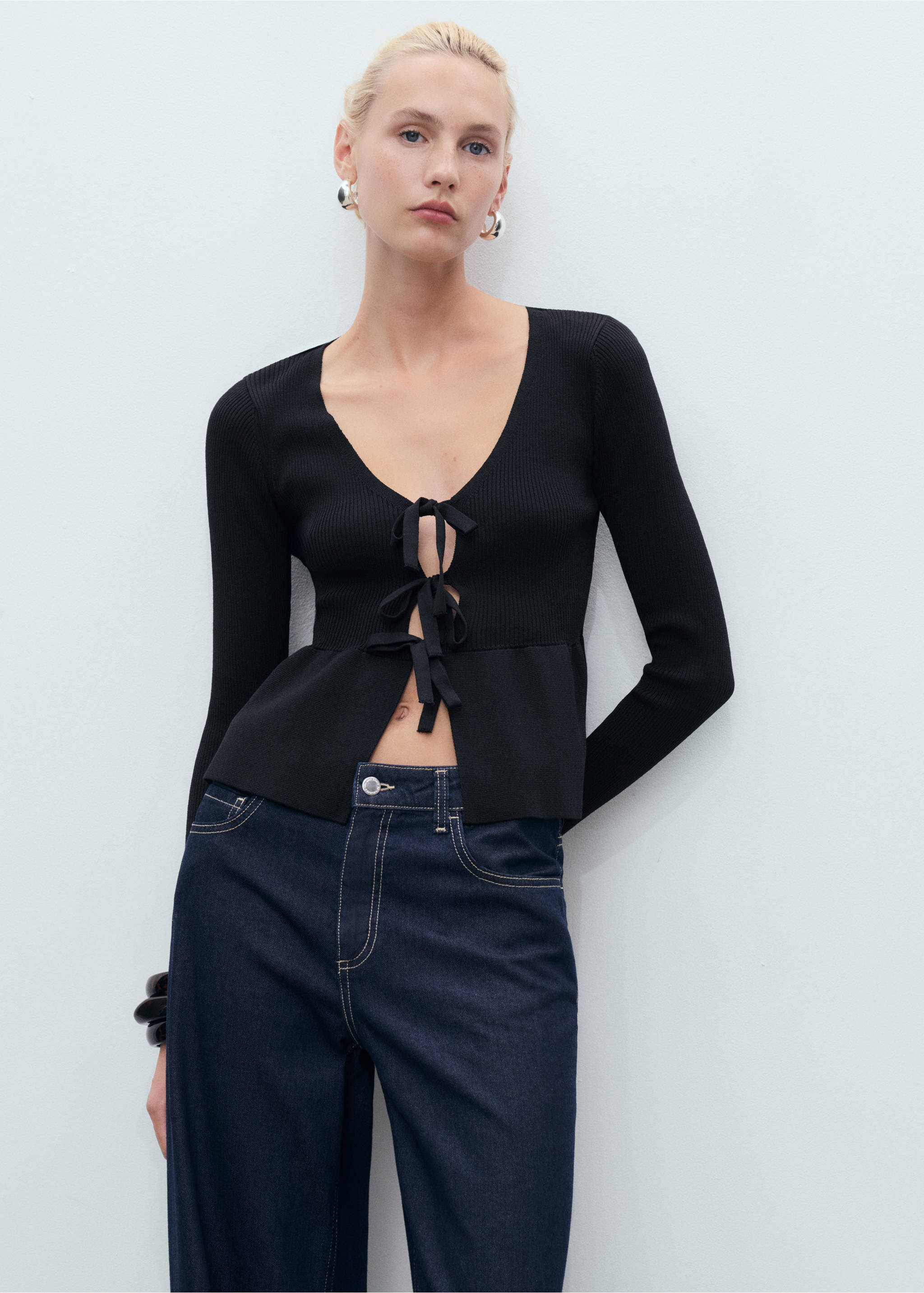 Knitted cardigan with ties - Medium plane, Black. Ref: 17082926-00.