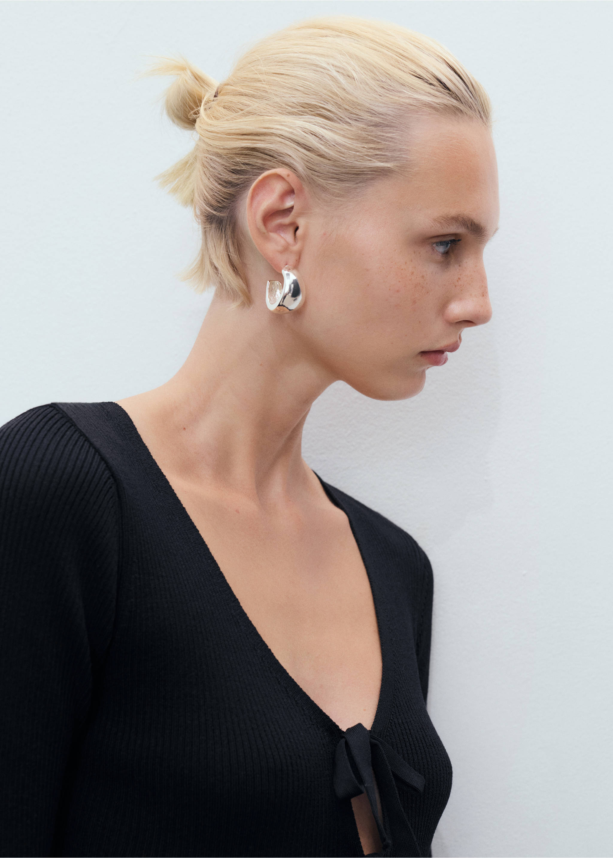 Knitted cardigan with ties - Details of the article 1, Black. Ref: 17082926-00.