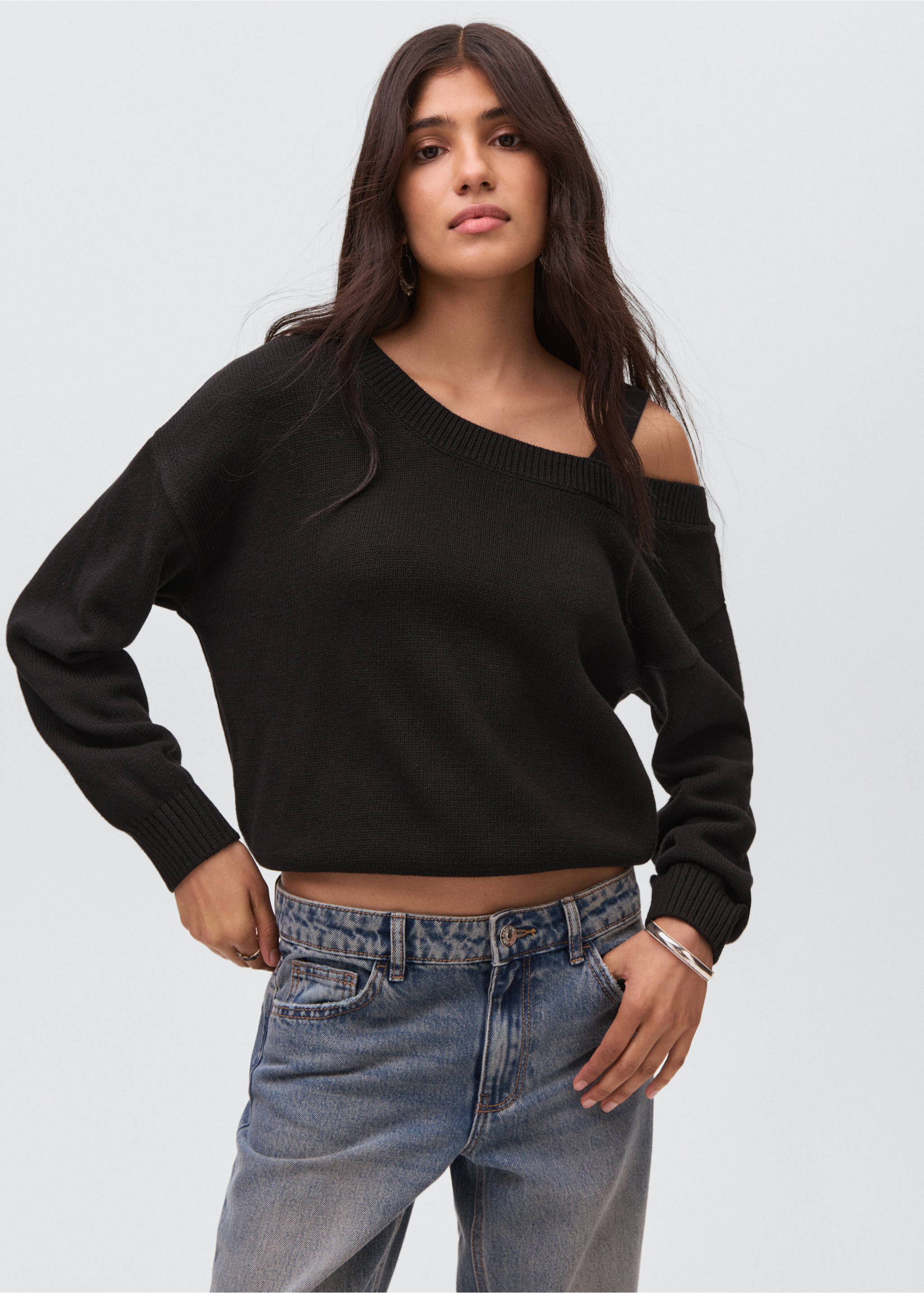 Knitted sweater with cut-out - Medium plane, Black. Ref: 17083271-00.