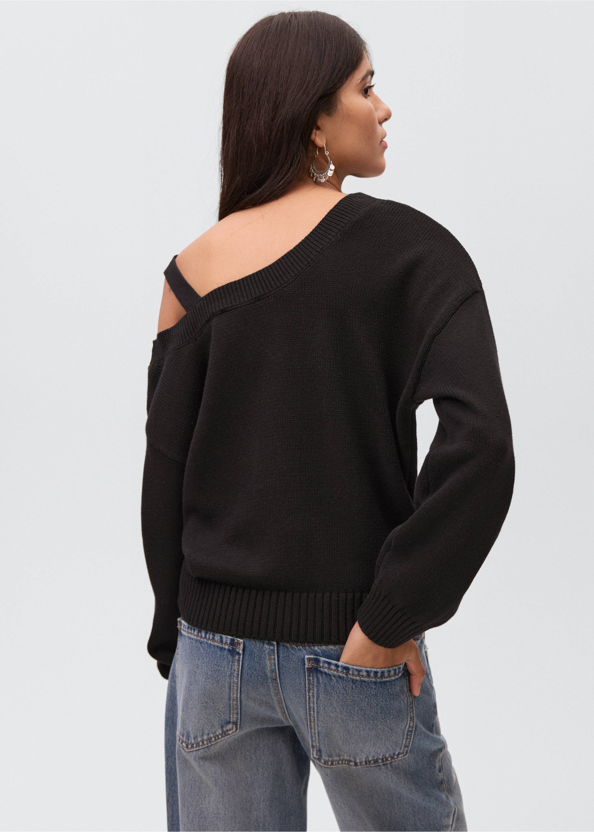 Knitted sweater with cut-out - Reverse of the article, Black. Ref: 17083271-00.