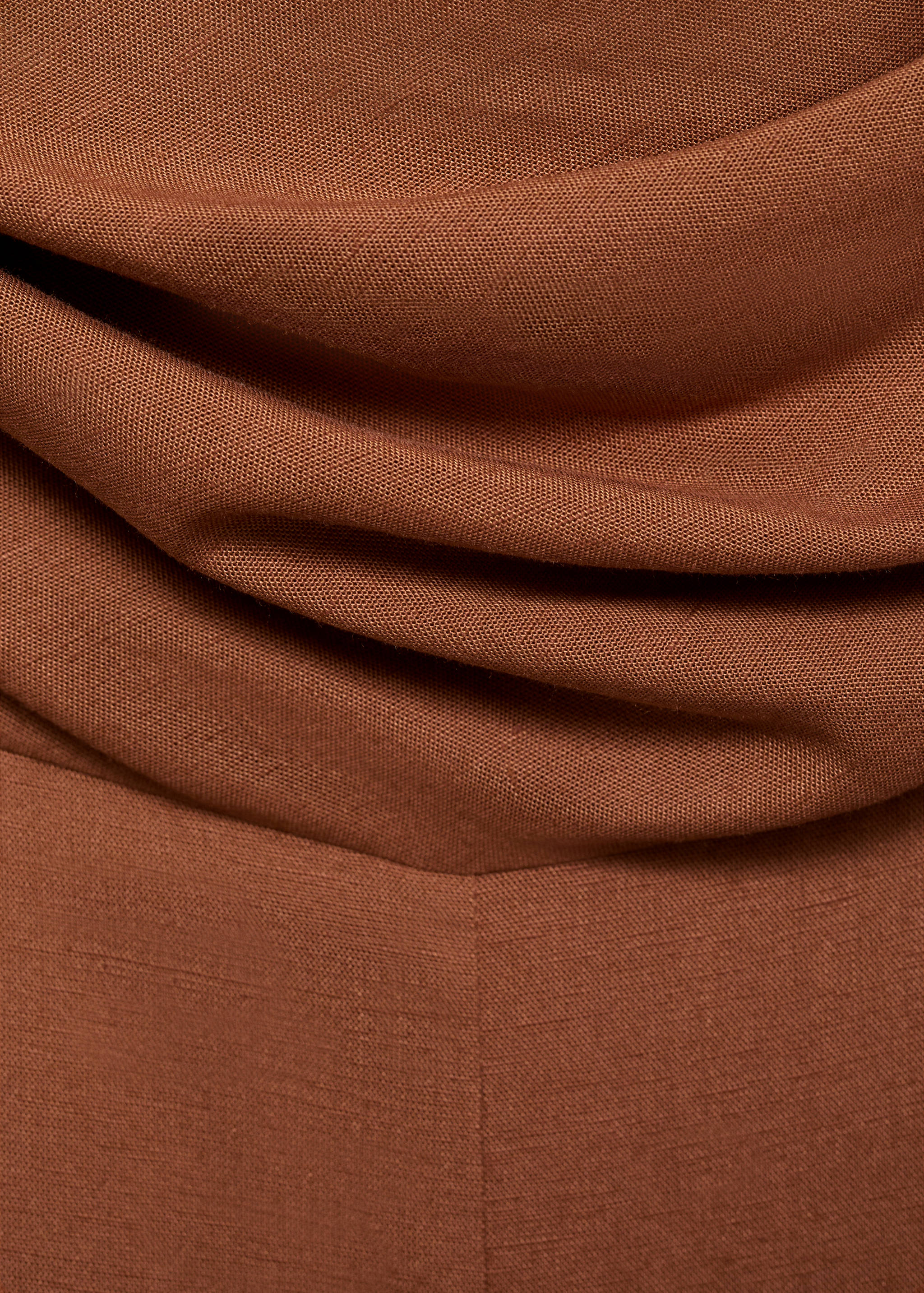 Langer Jumpsuit mit drapiertem Ausschnitt - Detail des Artikels 8