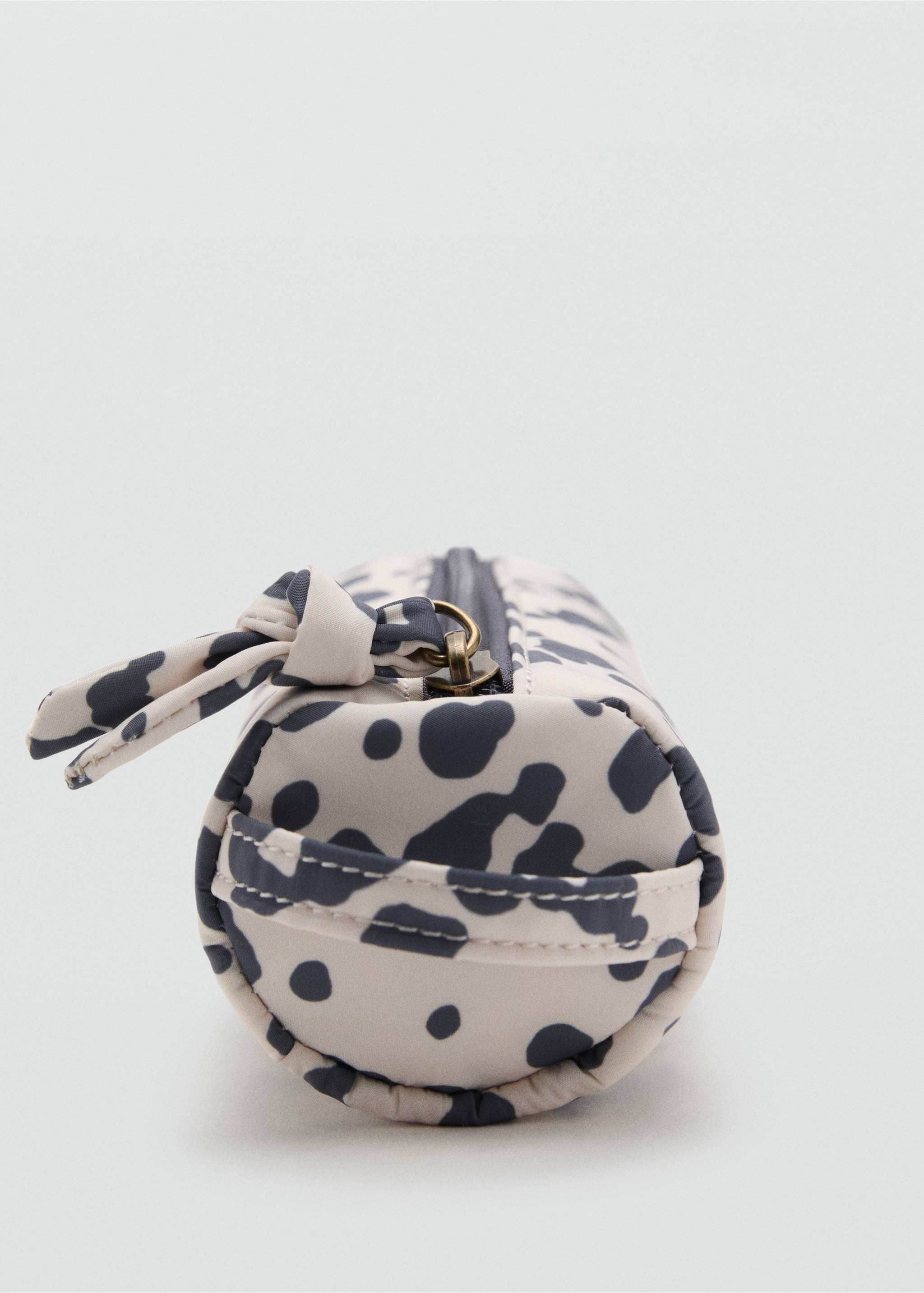 Animal-print pouch - Details of the article 1, Sand. Ref: 17083297-00.