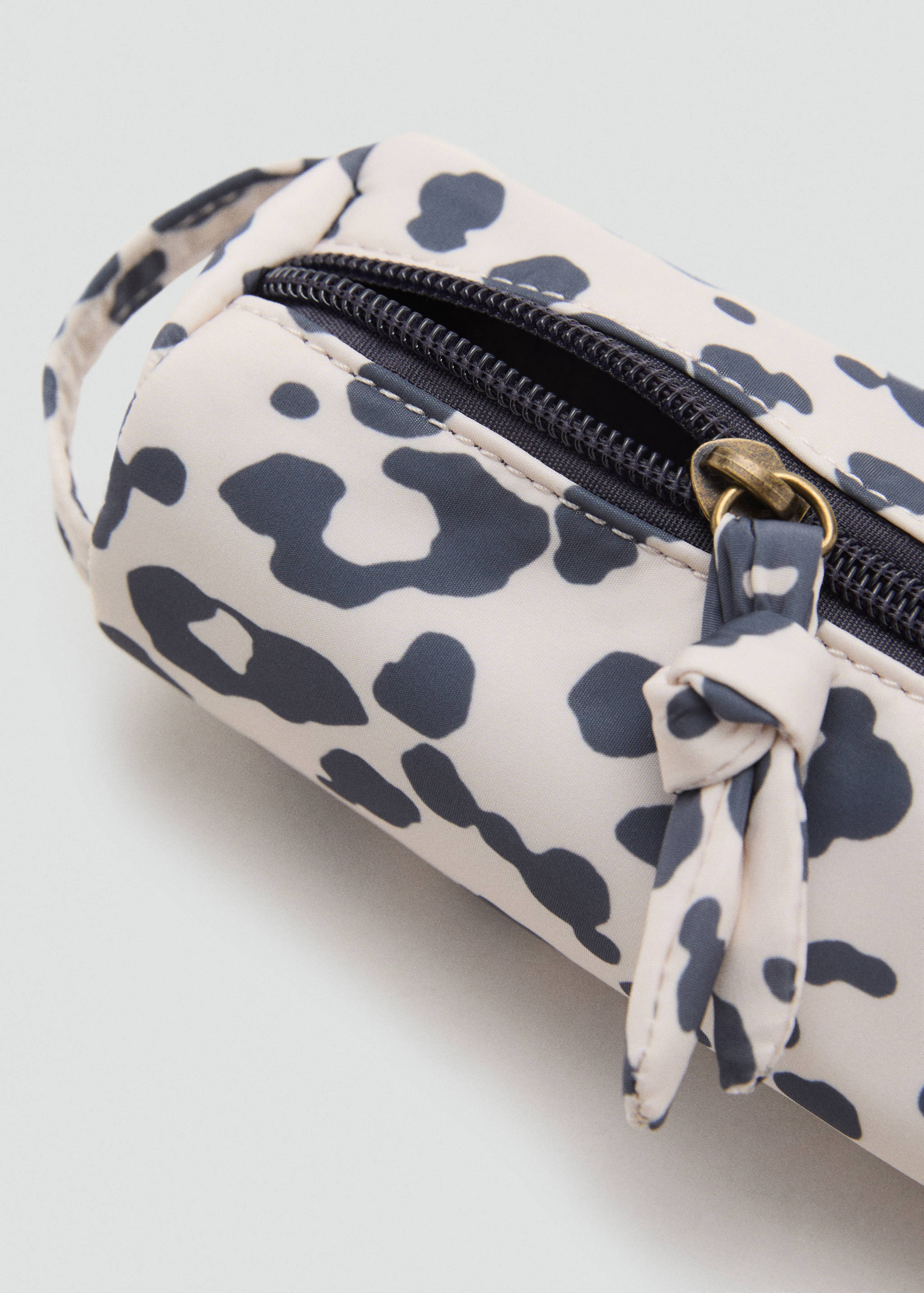 Animal-print pouch - Details of the article 2