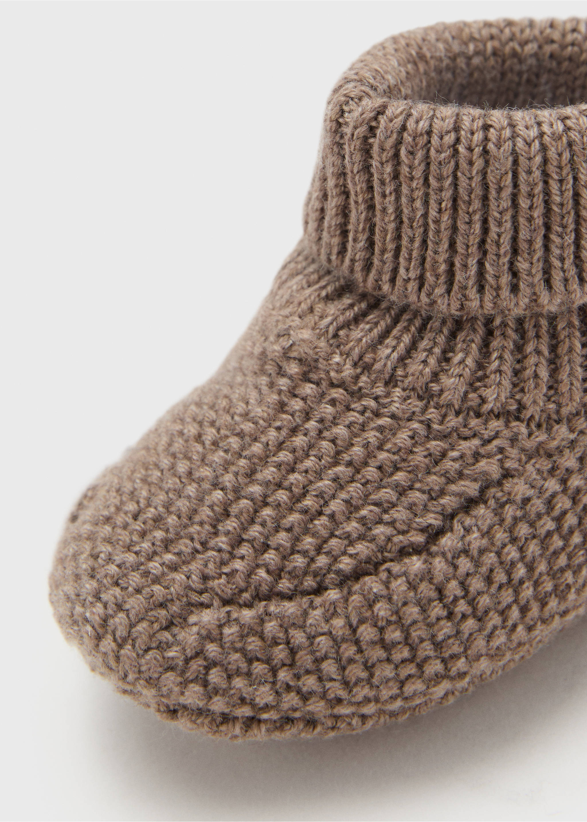 Knit bootees - Details of the article 5, Medium Brown. Ref: 17083305-00.