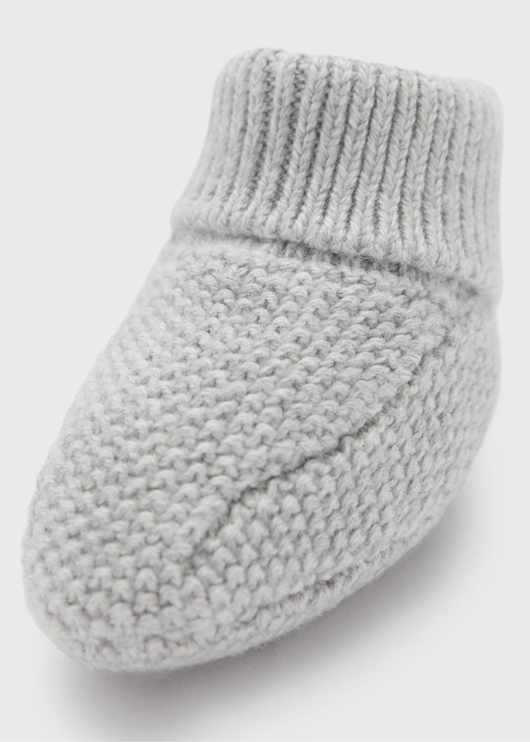 Knit bootees - Details of the article 8, Medium Heather Grey. Ref: 17083305-00.