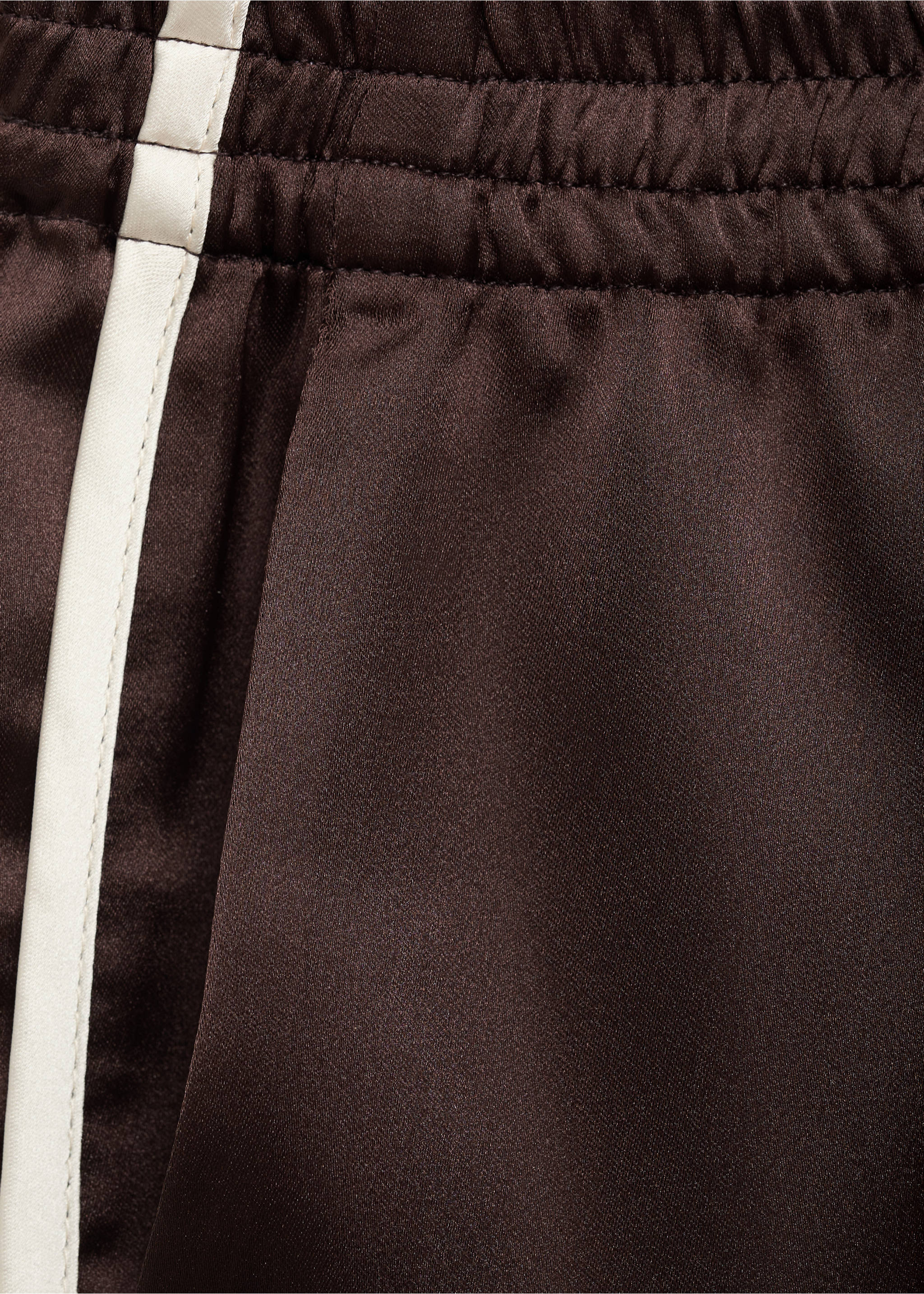 Shorts with contrasting trim - Details of the article 8, Plum. Ref: 17083330-00.