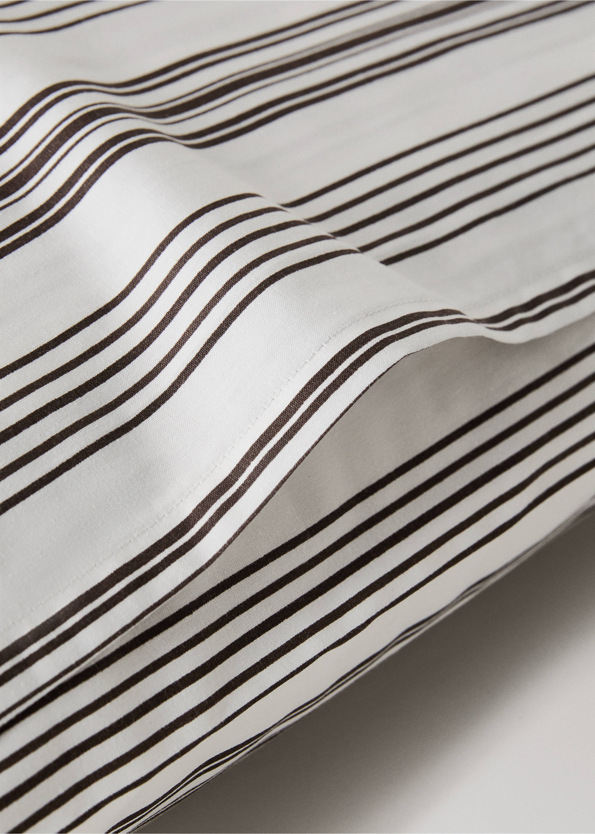Strips cotton pillowcase 50X75cm - Details of the article 2, Off White. Ref: 17083811-00.
