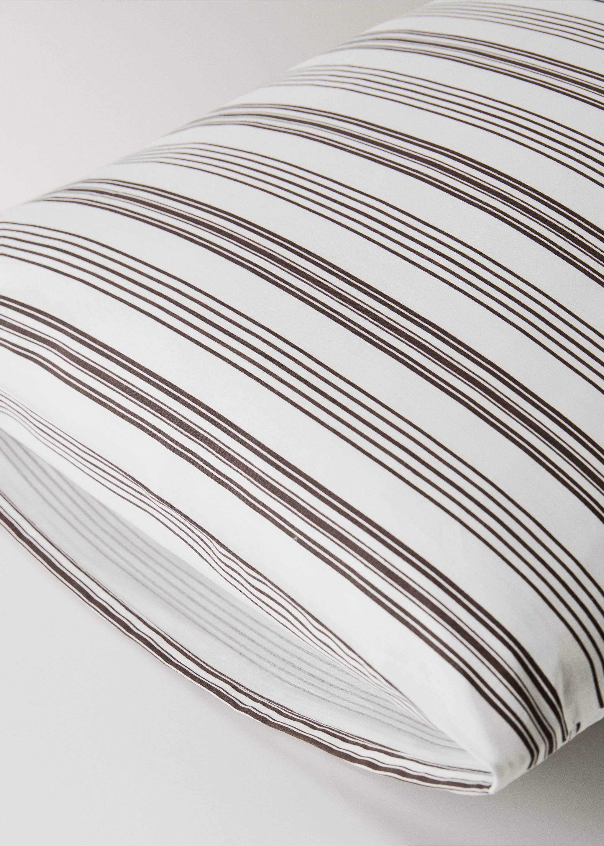 Strips cotton pillowcase 50X75cm - Details of the article 3, Off White. Ref: 17083811-00.