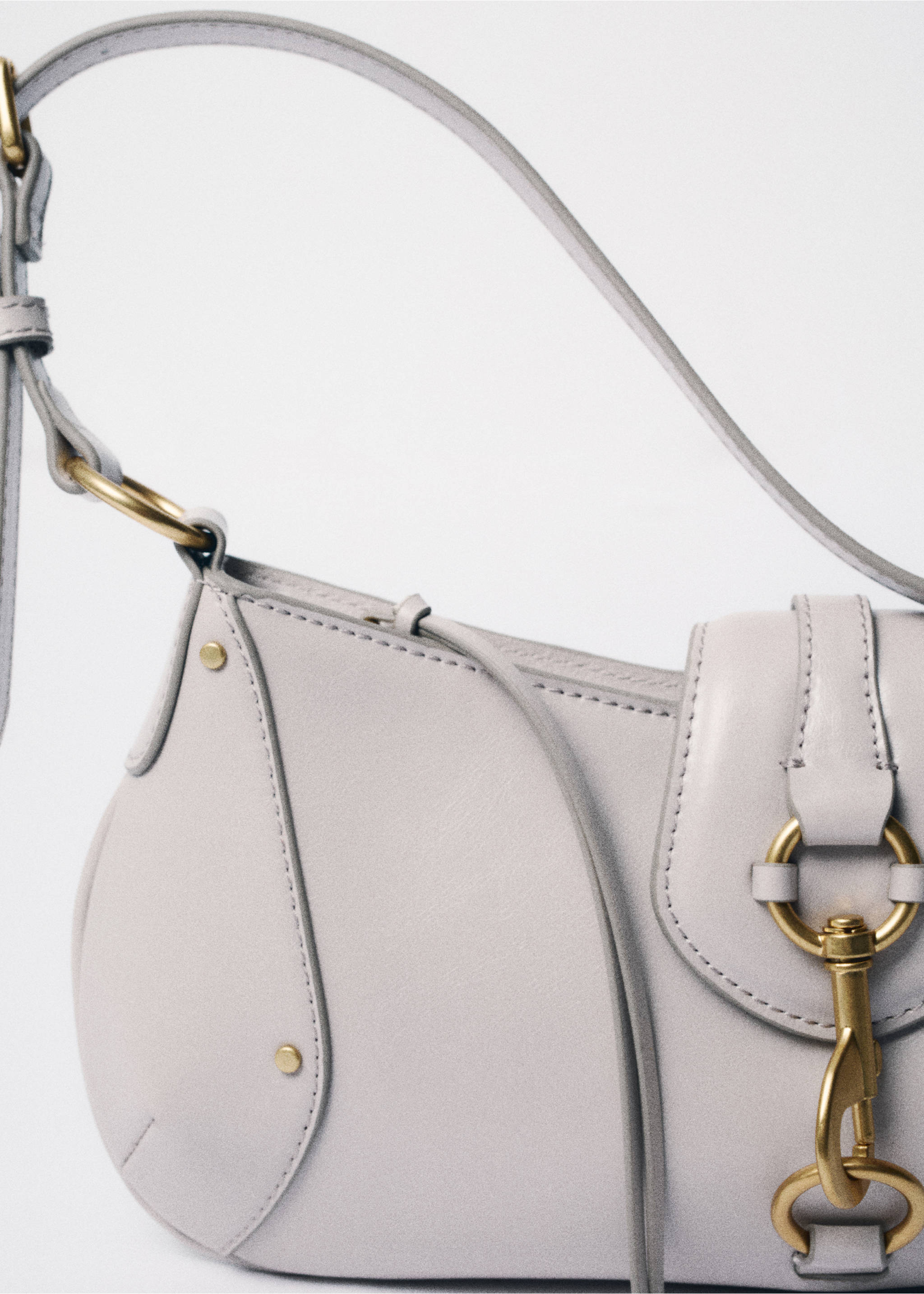 Shoulder bag with hook fastener - Details of the article 6, Off White. Ref: 17083812-00.