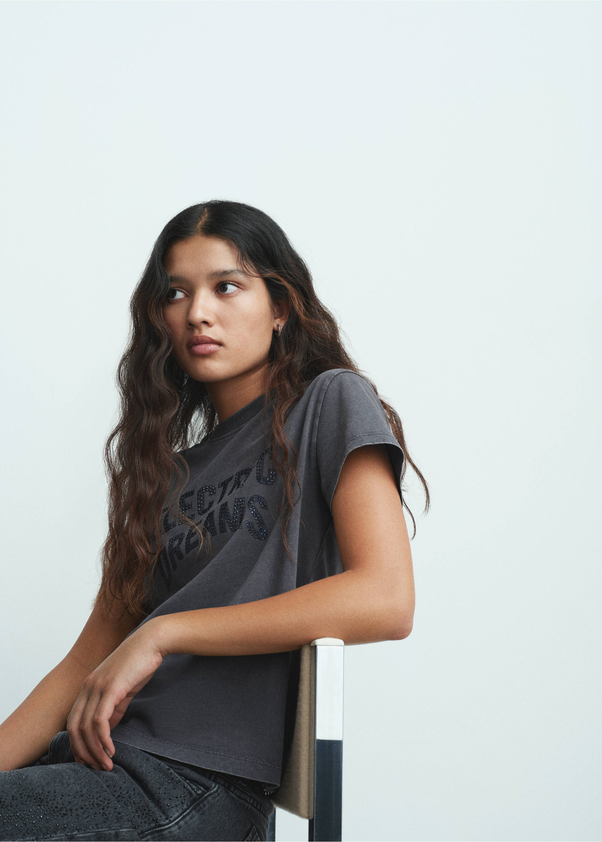 T-shirt med text i strass - Bild av mittparti, Kol. Ref: 17083827-00.