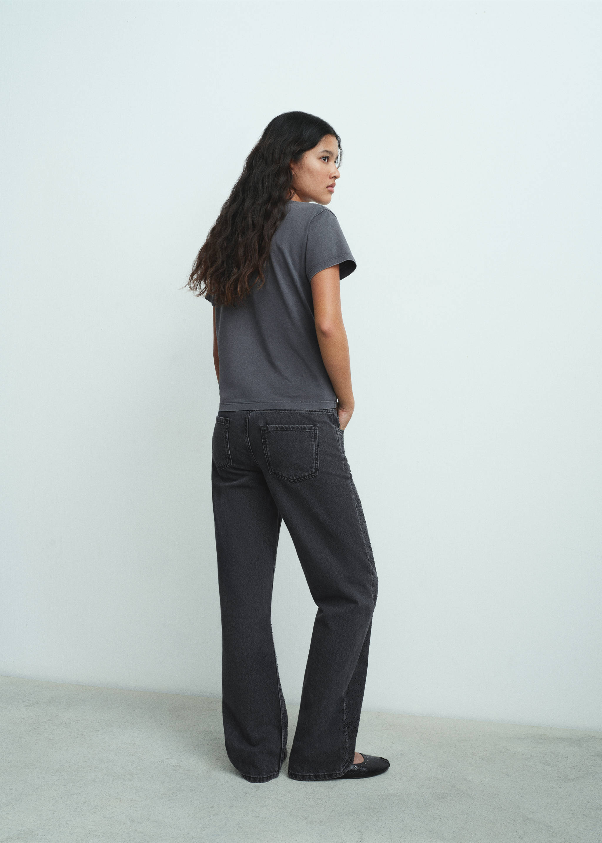 T-shirt med text i strass - Artikelns baksida