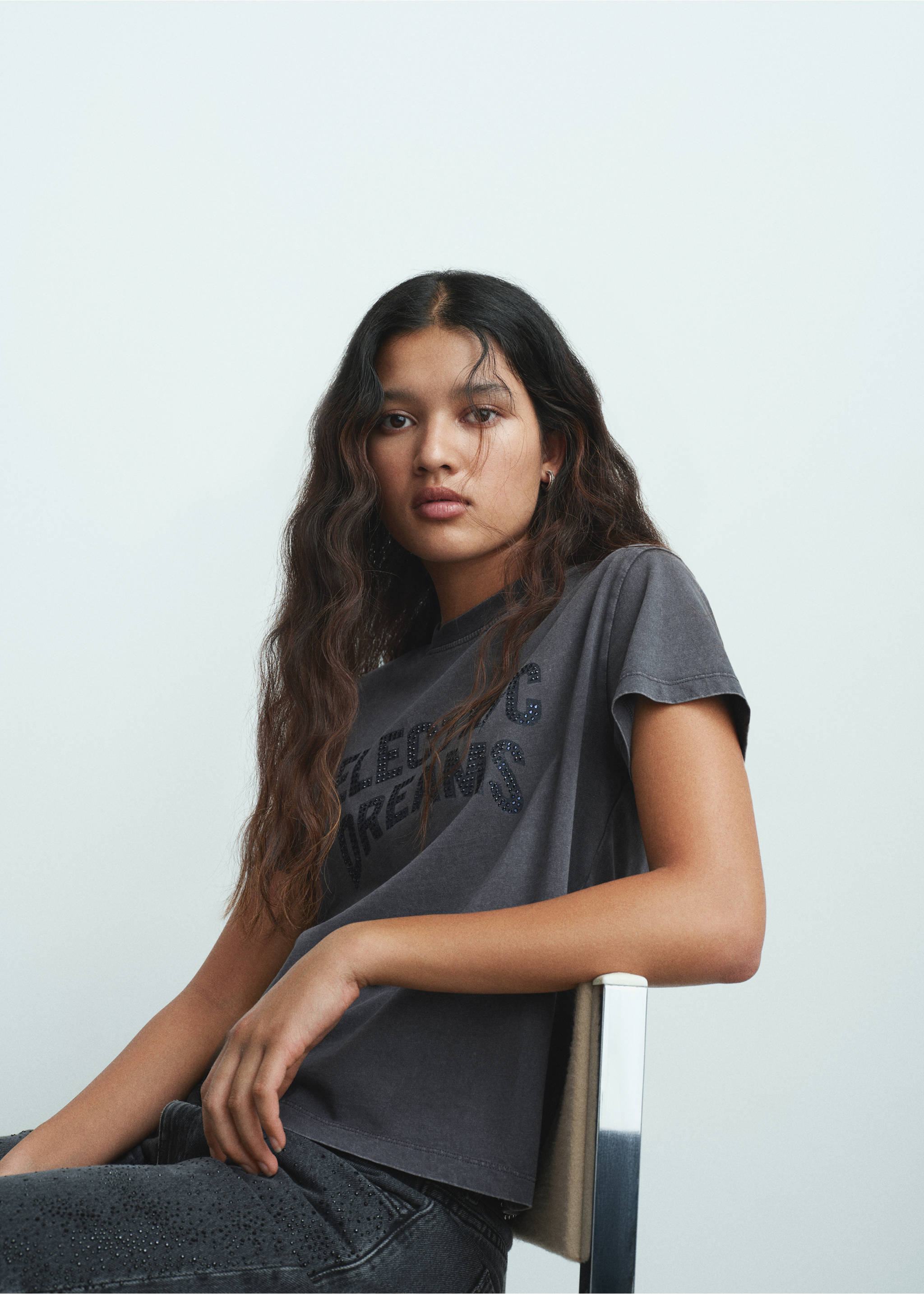 T-shirt med text i strass - Detaljer om artikeln 1, Kol. Ref: 17083827-00.