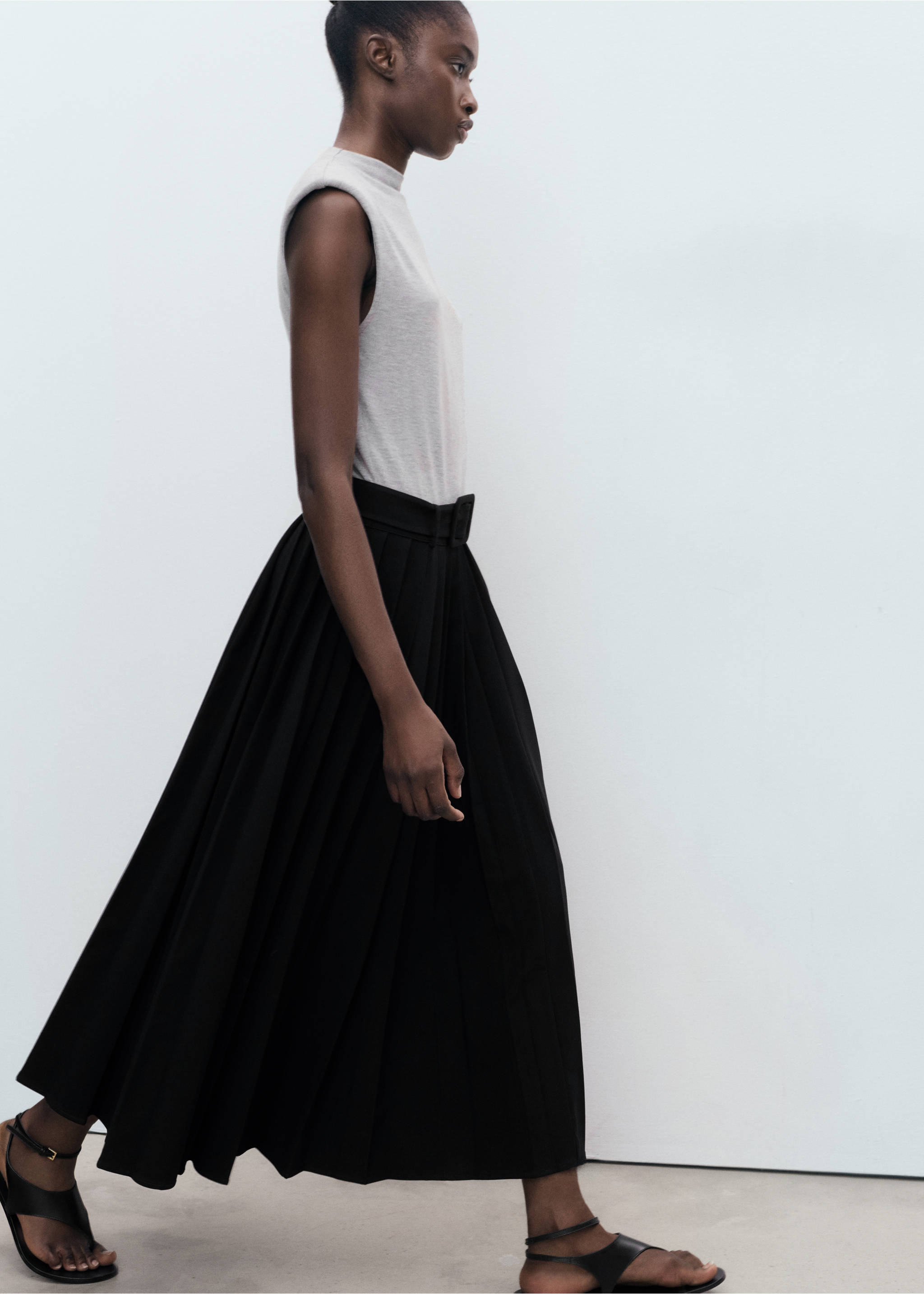 Contrasting belt dress - Details of the article 2, Grey. Ref: 17084071-00.