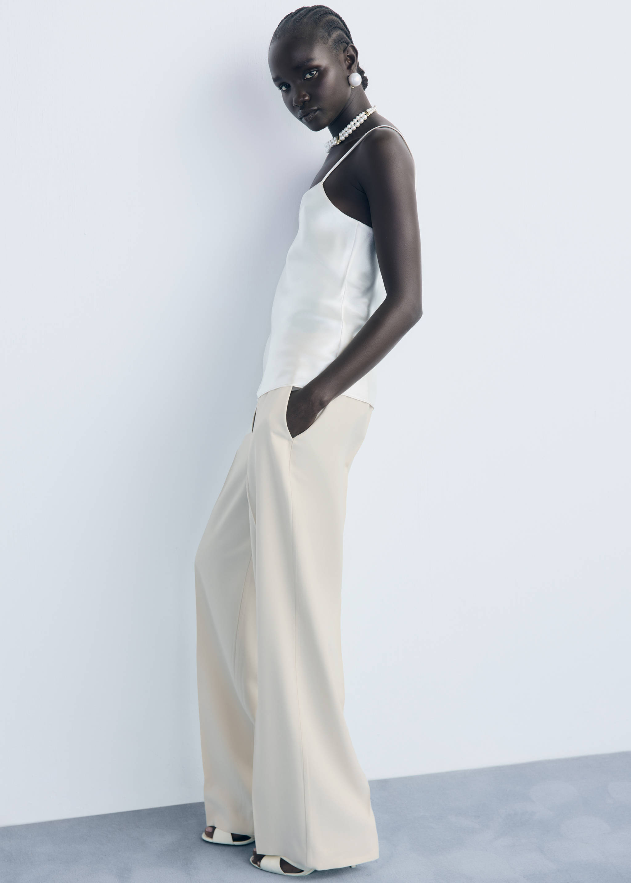 Gerade Hose mit mittlerem Bund - Allgemeine Ansicht