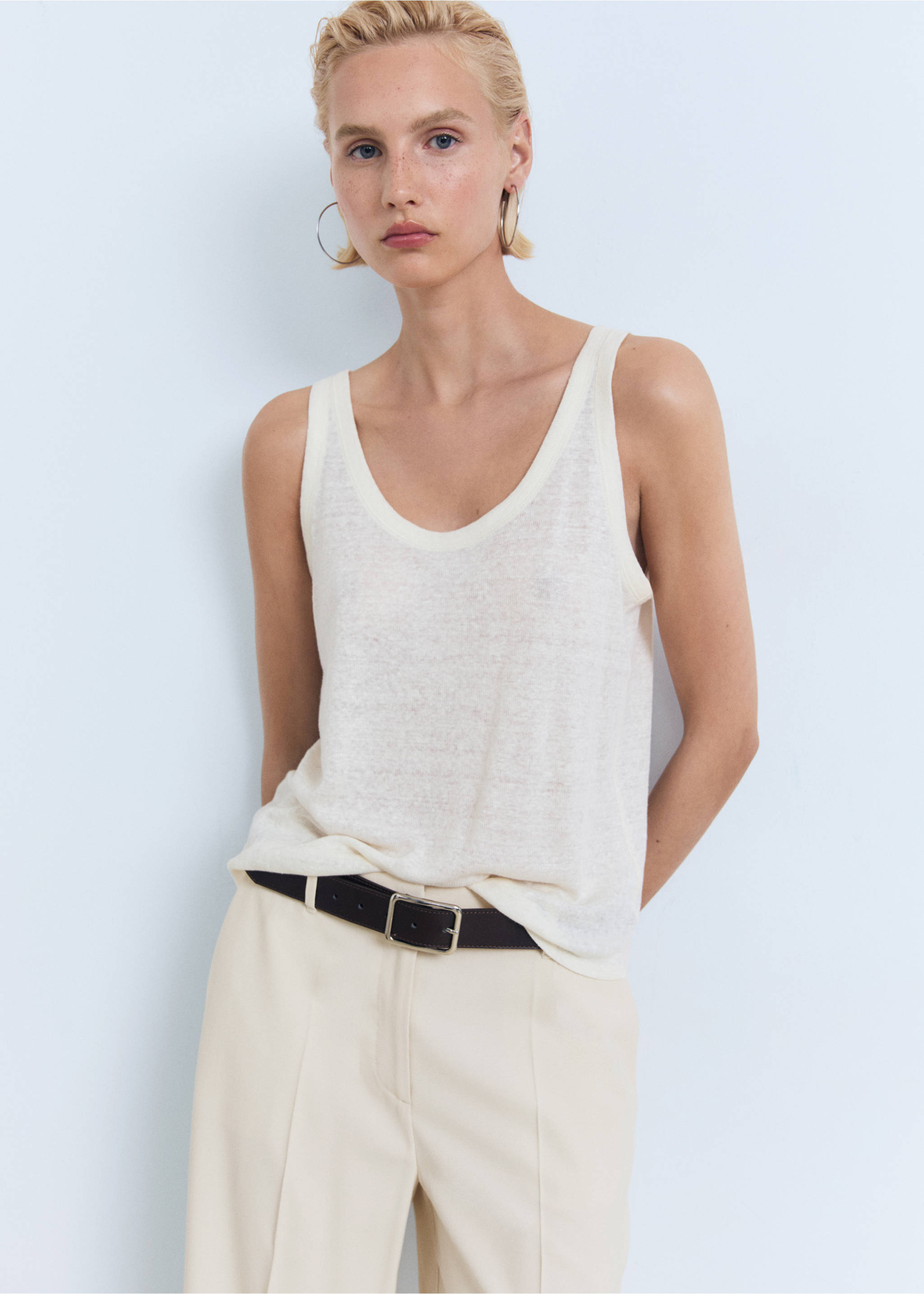 Straight mid-rise trousers - Details of the article 1, Ecru. Ref: 17084078-00.