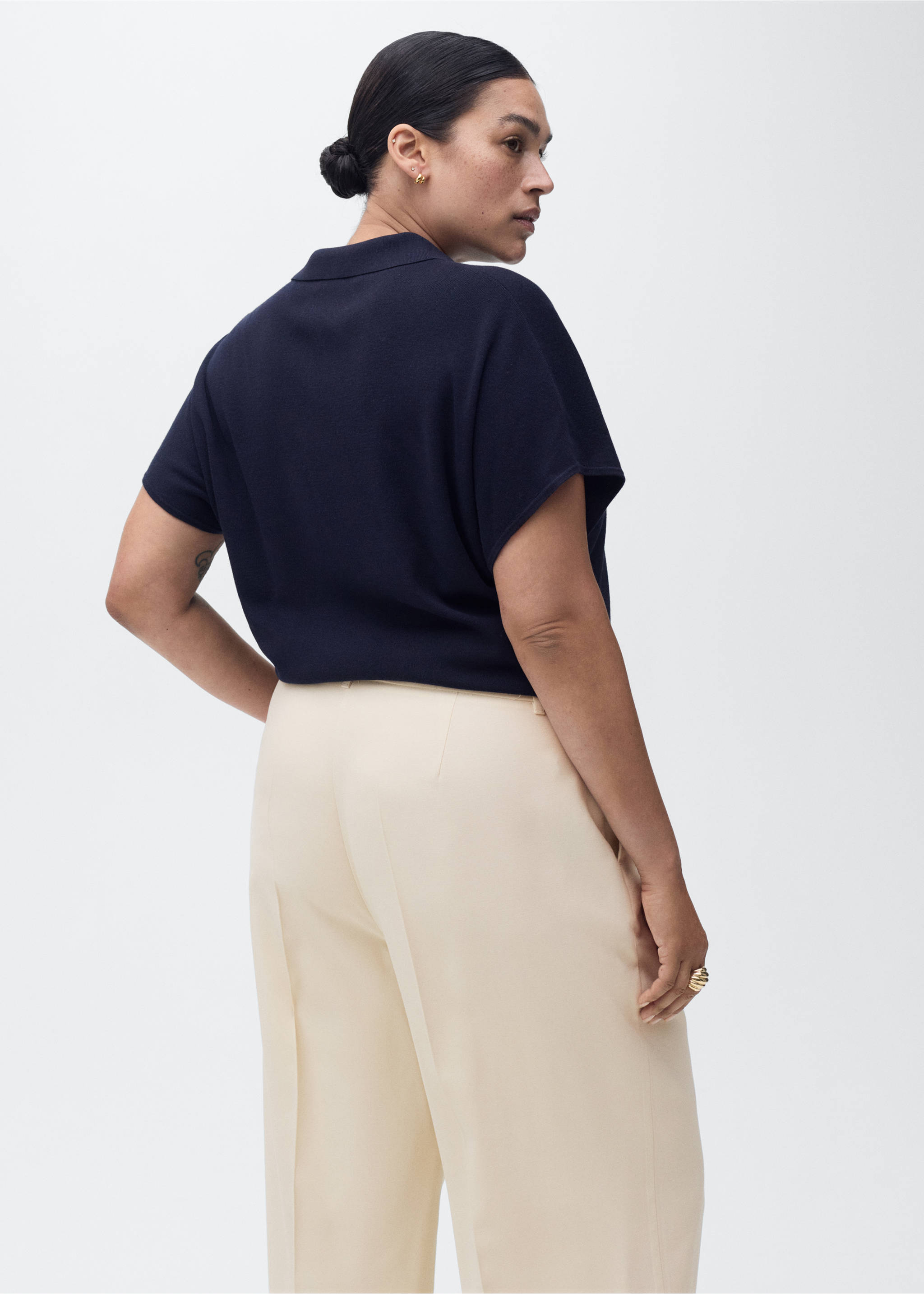 Gerade Hose mit mittlerem Bund - Detail des Artikels 4, Ecru. Ref: 17084078-00.