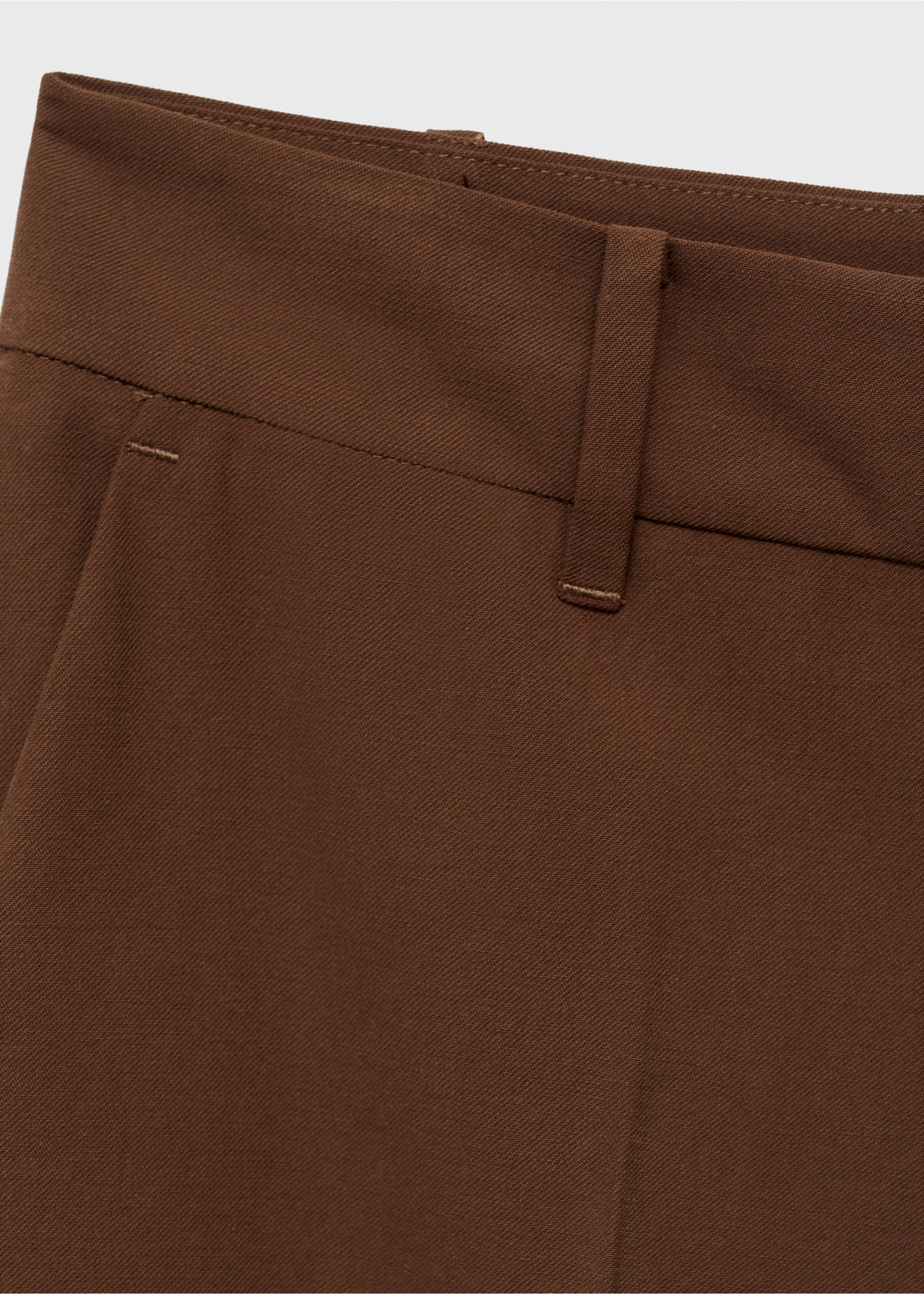 Gerade Hose mit mittlerem Bund - Detail des Artikels 8, Braun. Ref: 17084078-00.