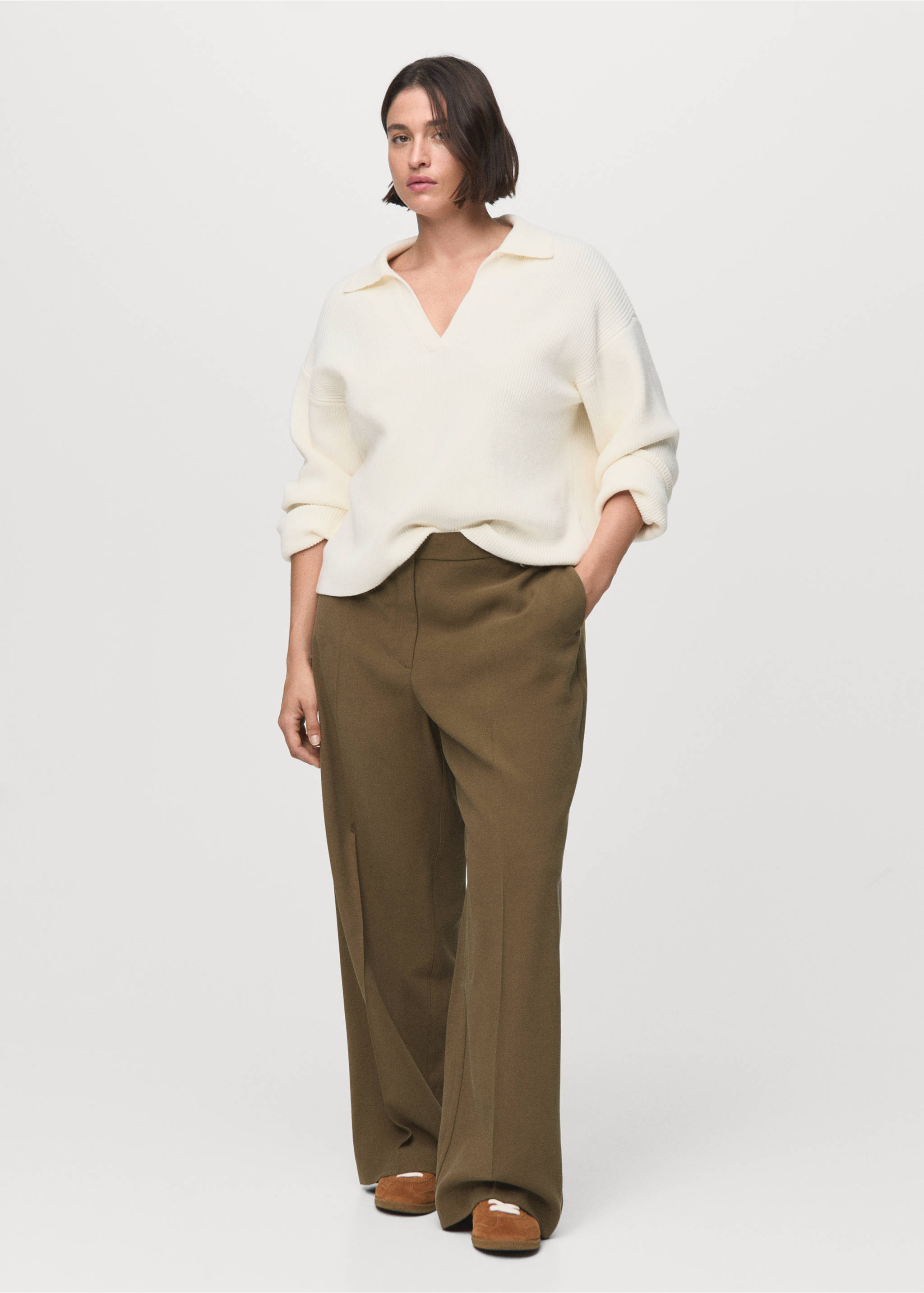 Straight mid-rise trousers - Details of the article 3, Khaki. Ref: 17084078-00.
