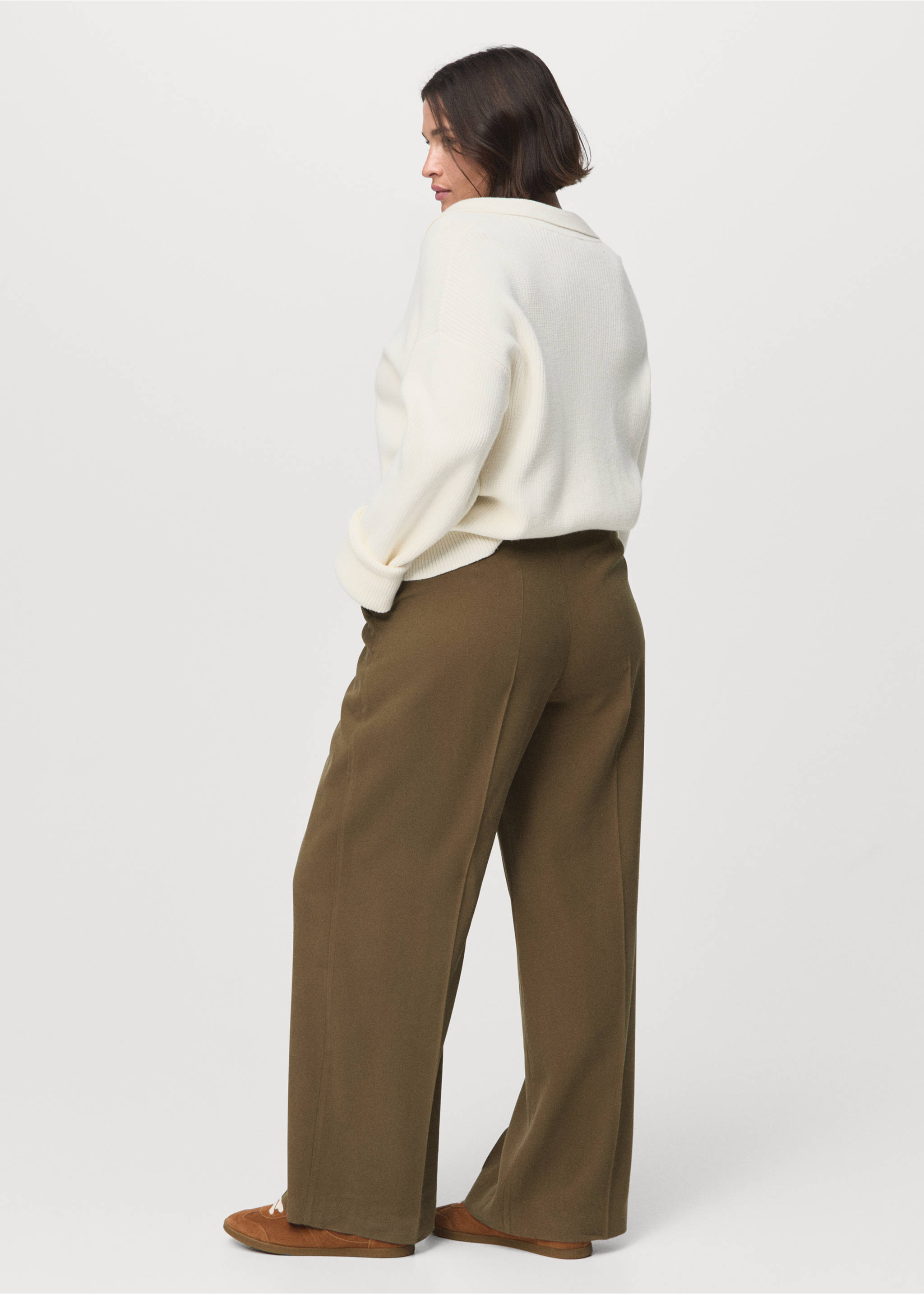 Straight mid-rise trousers - Details of the article 4, Khaki. Ref: 17084078-00.