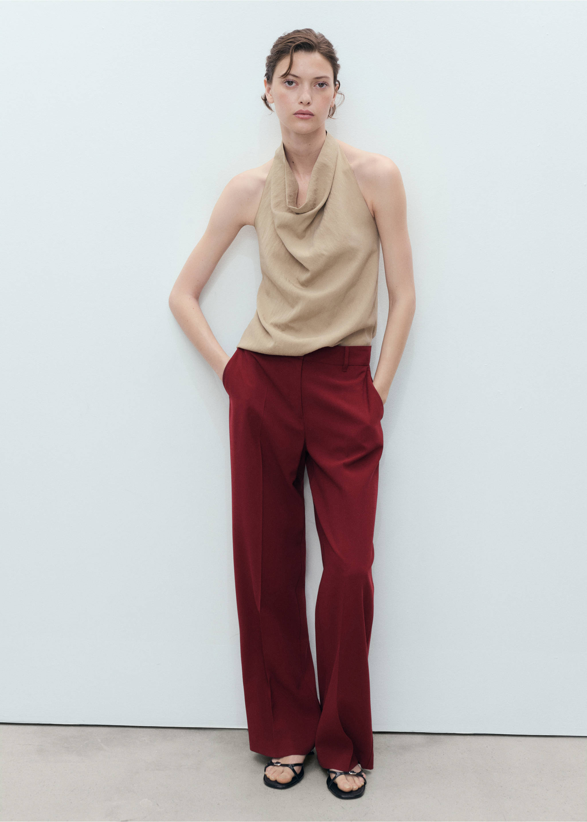 Pantalon droit taille normale - Plan général, Grenat. Ref: 17084078-00.