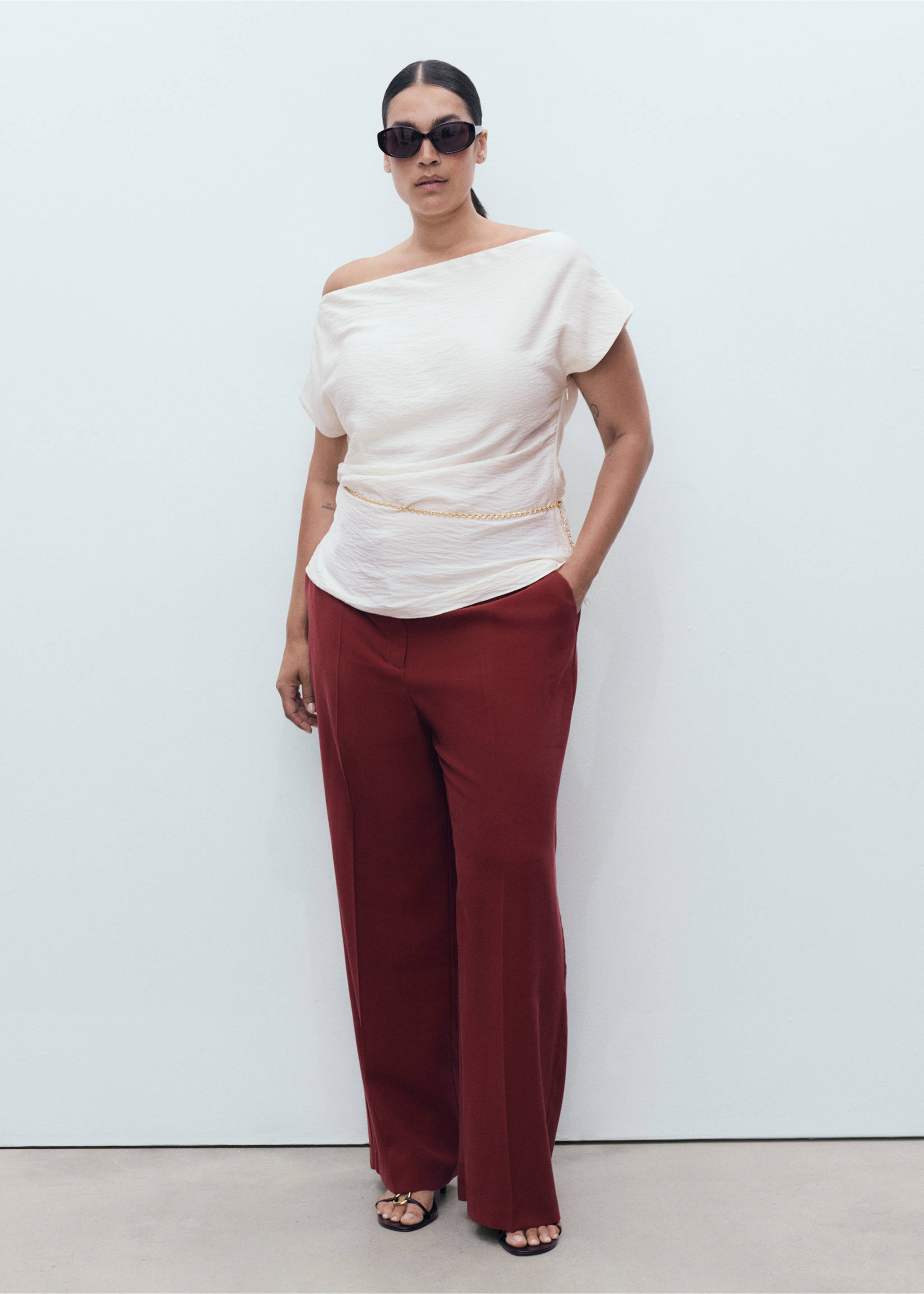 Pantalon droit taille normale - Détail de l'article 3, Grenat. Ref: 17084078-00.