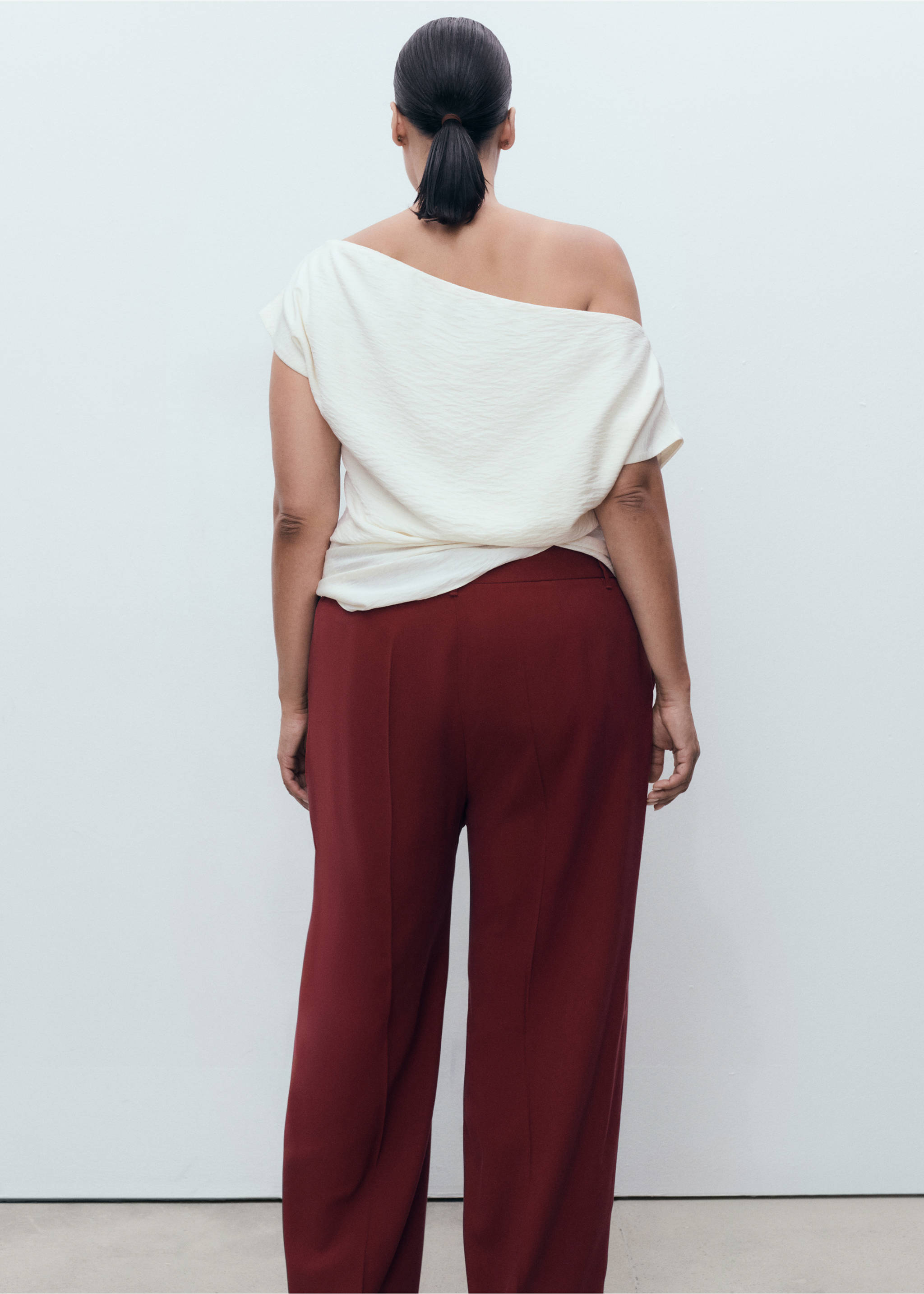 Pantalon droit taille normale - Détail de l'article 4, Grenat. Ref: 17084078-00.