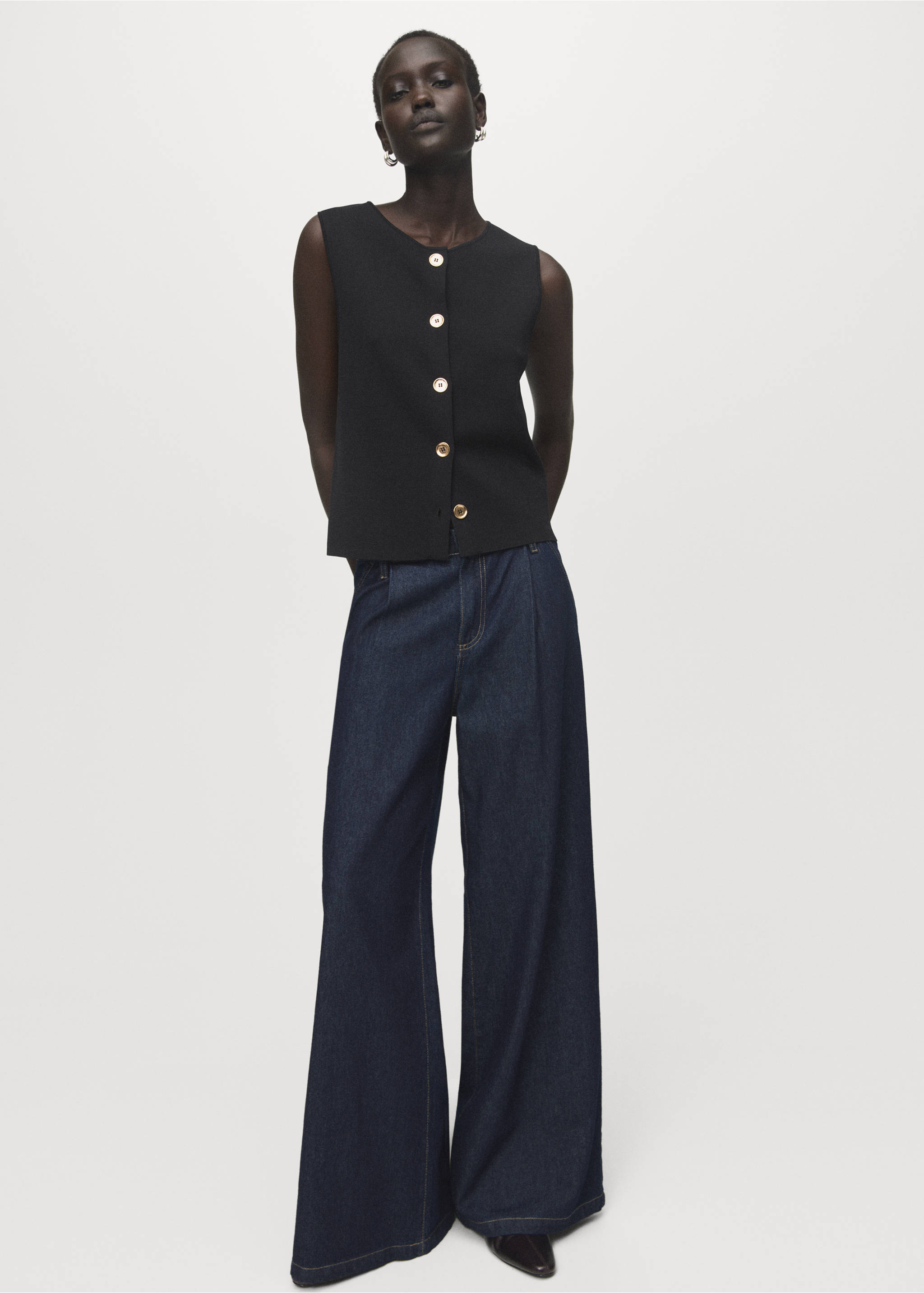 Fine-knit gilet - Details of the article 2, Black. Ref: 17084083-00.