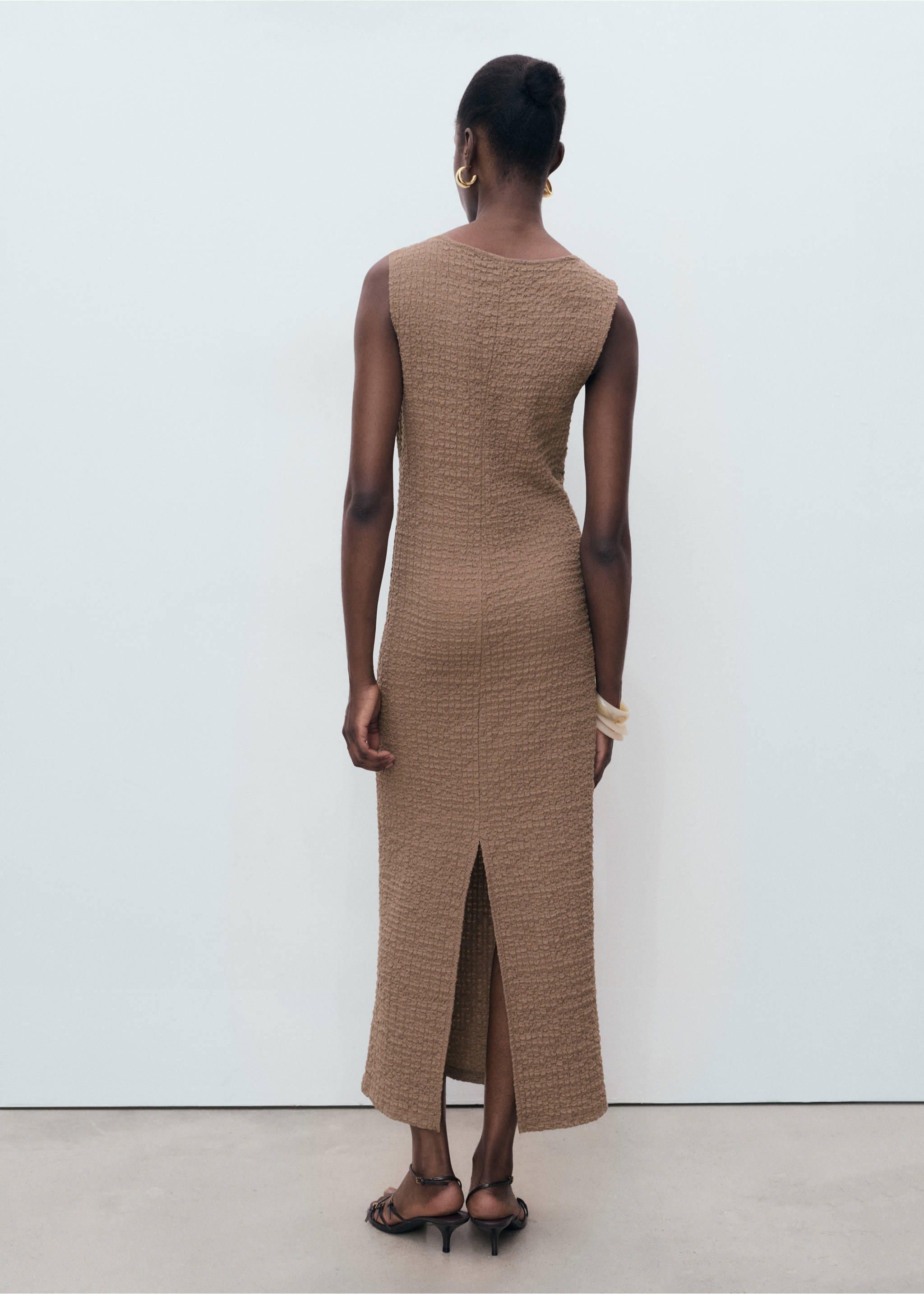 Fitted textured dress - Reverse of the article, Beige. Ref: 17084085-00.