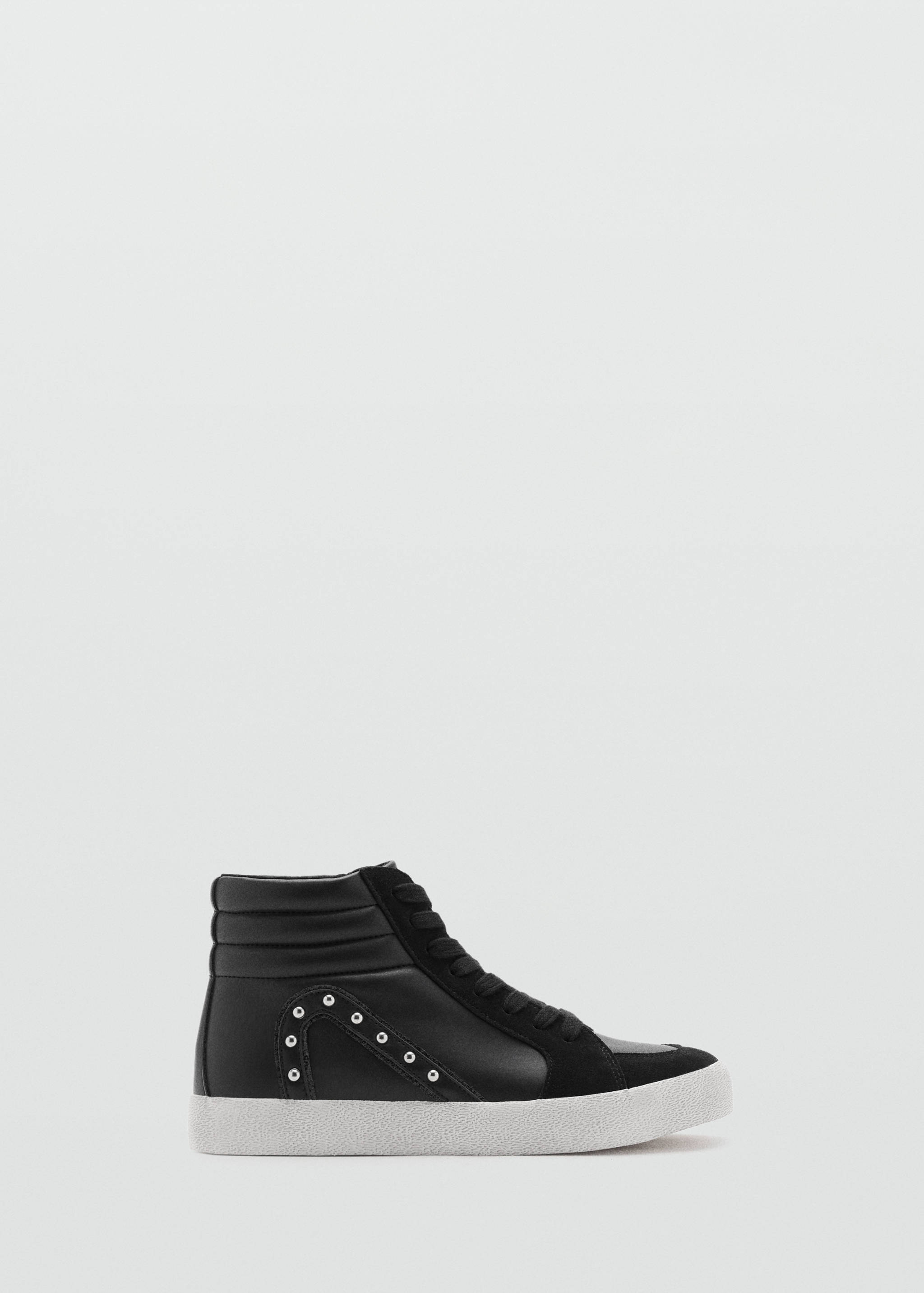 Bota deportiva tachas - Artículo sin modelo