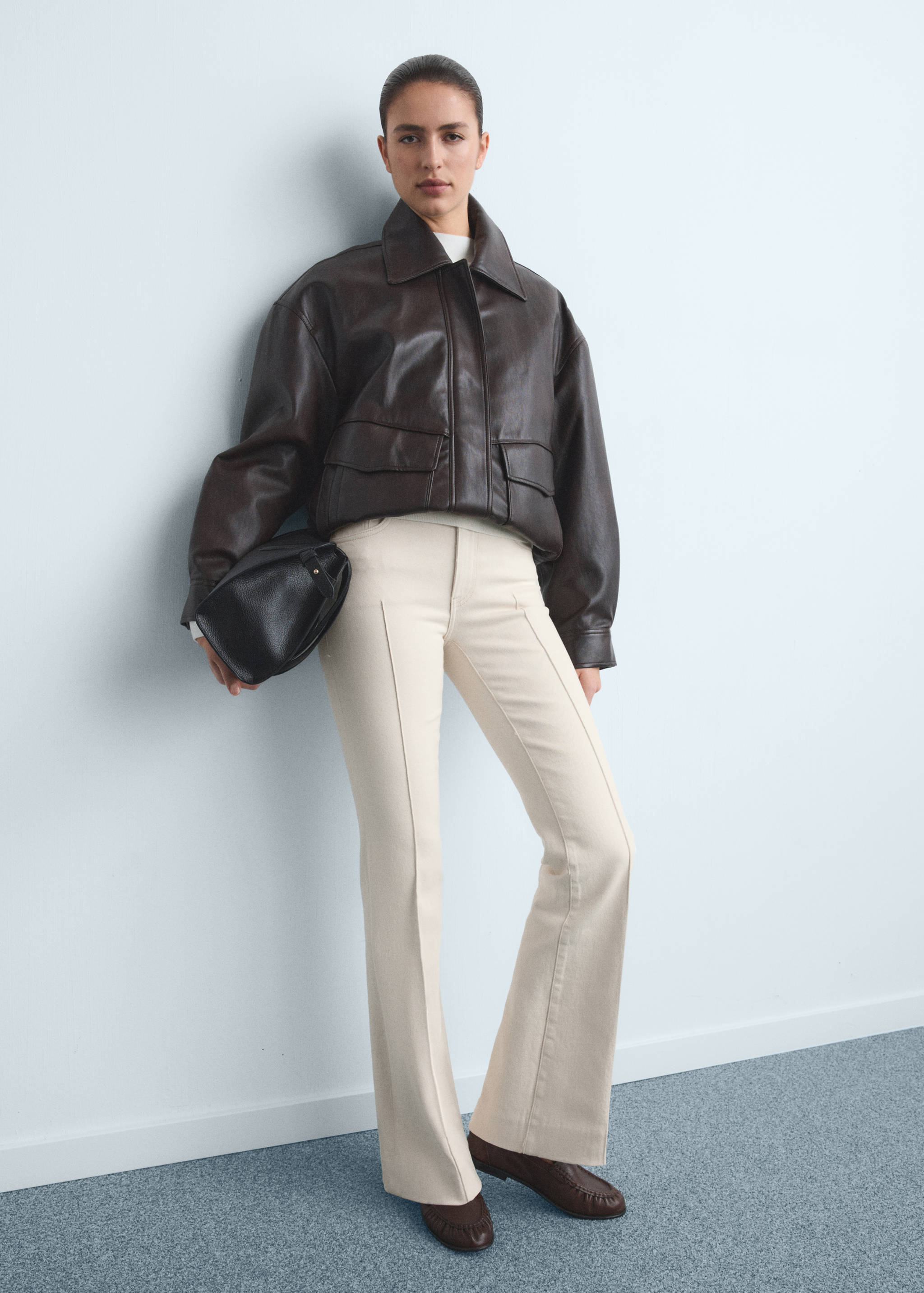 Mid-rise flared jeans - General plane