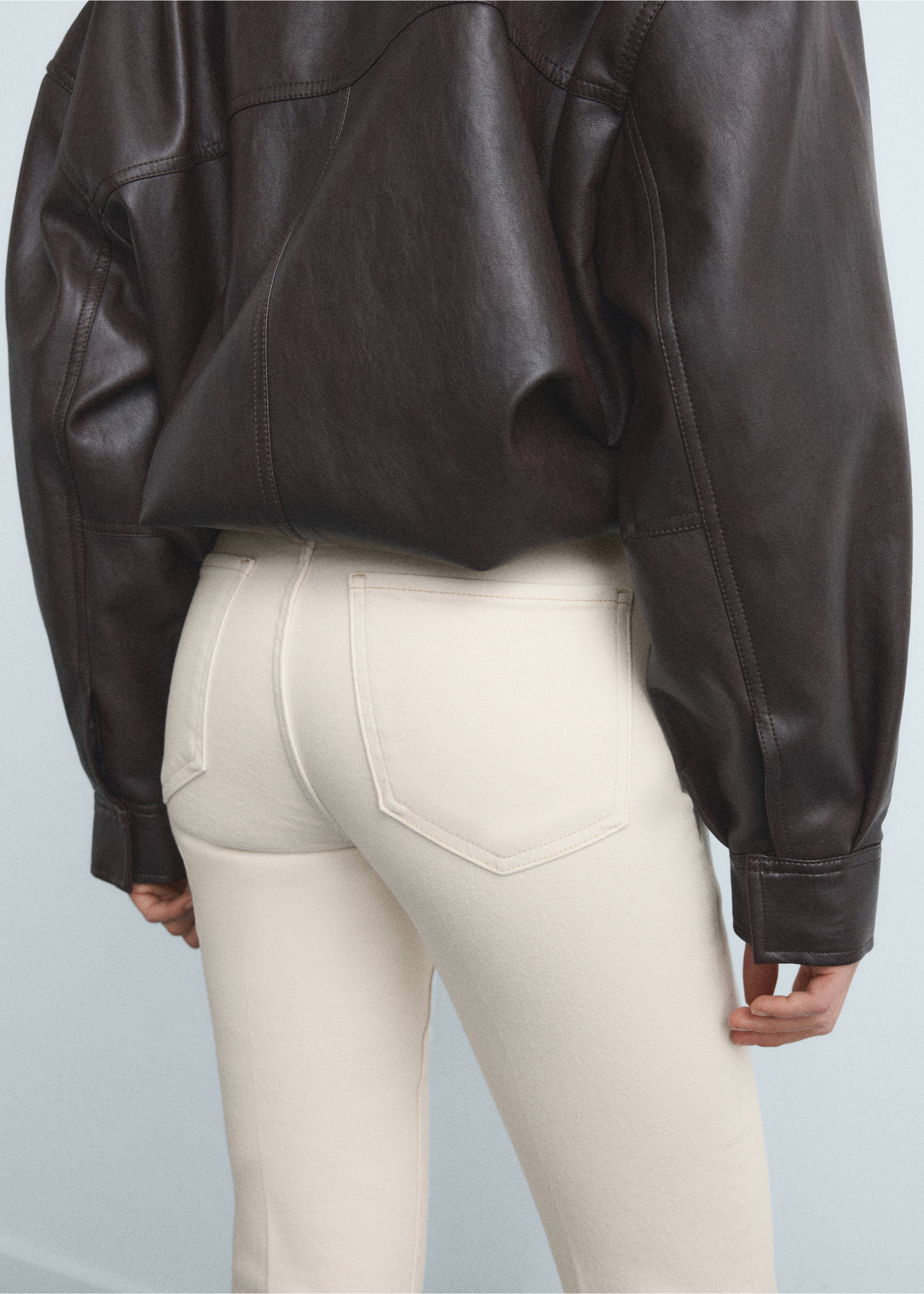 Mid-rise flared jeans - Details of the article 6, Ecru. Ref: 17084090-00.