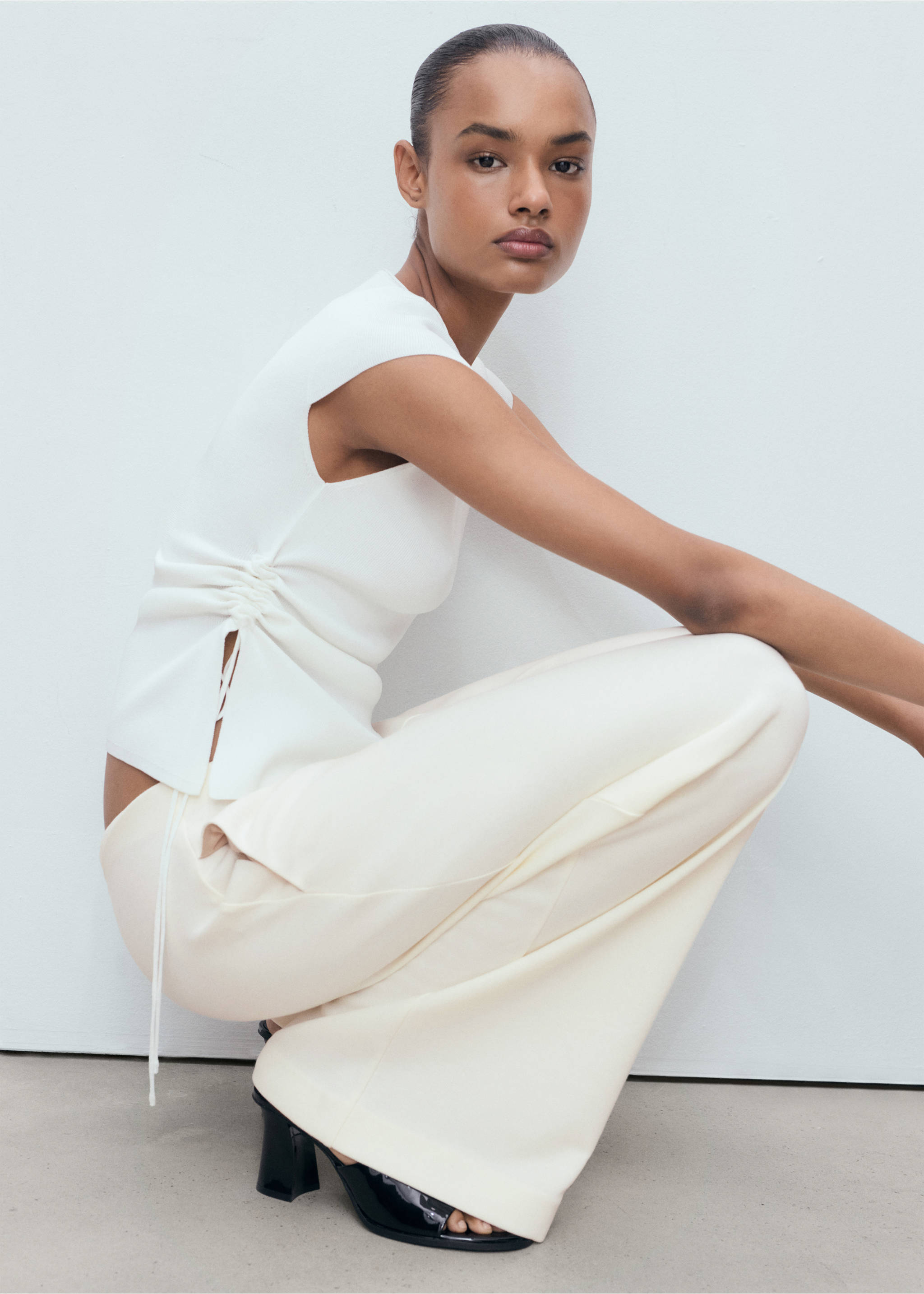 Straight-fit cotton trousers - Details of the article 1, Ecru. Ref: 17084095-00.
