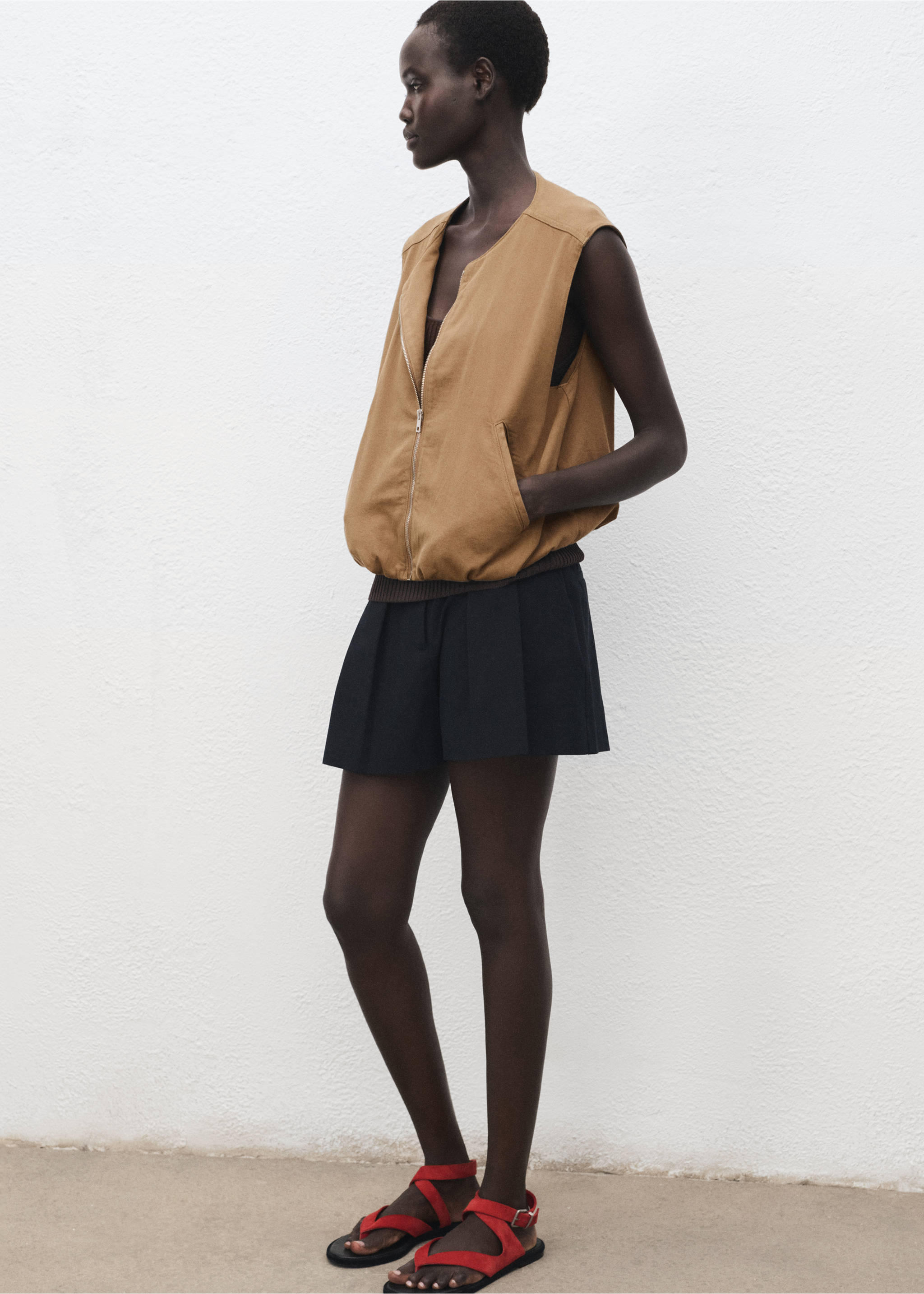 Puffer denim waistcoat - Details of the article 2, Brown. Ref: 17084101-00.