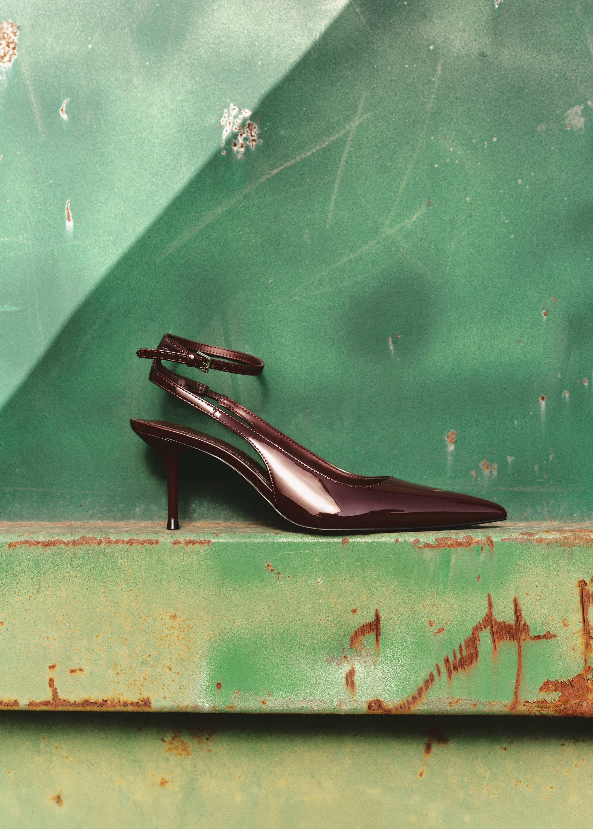 Zapato tacón charol - Plano general