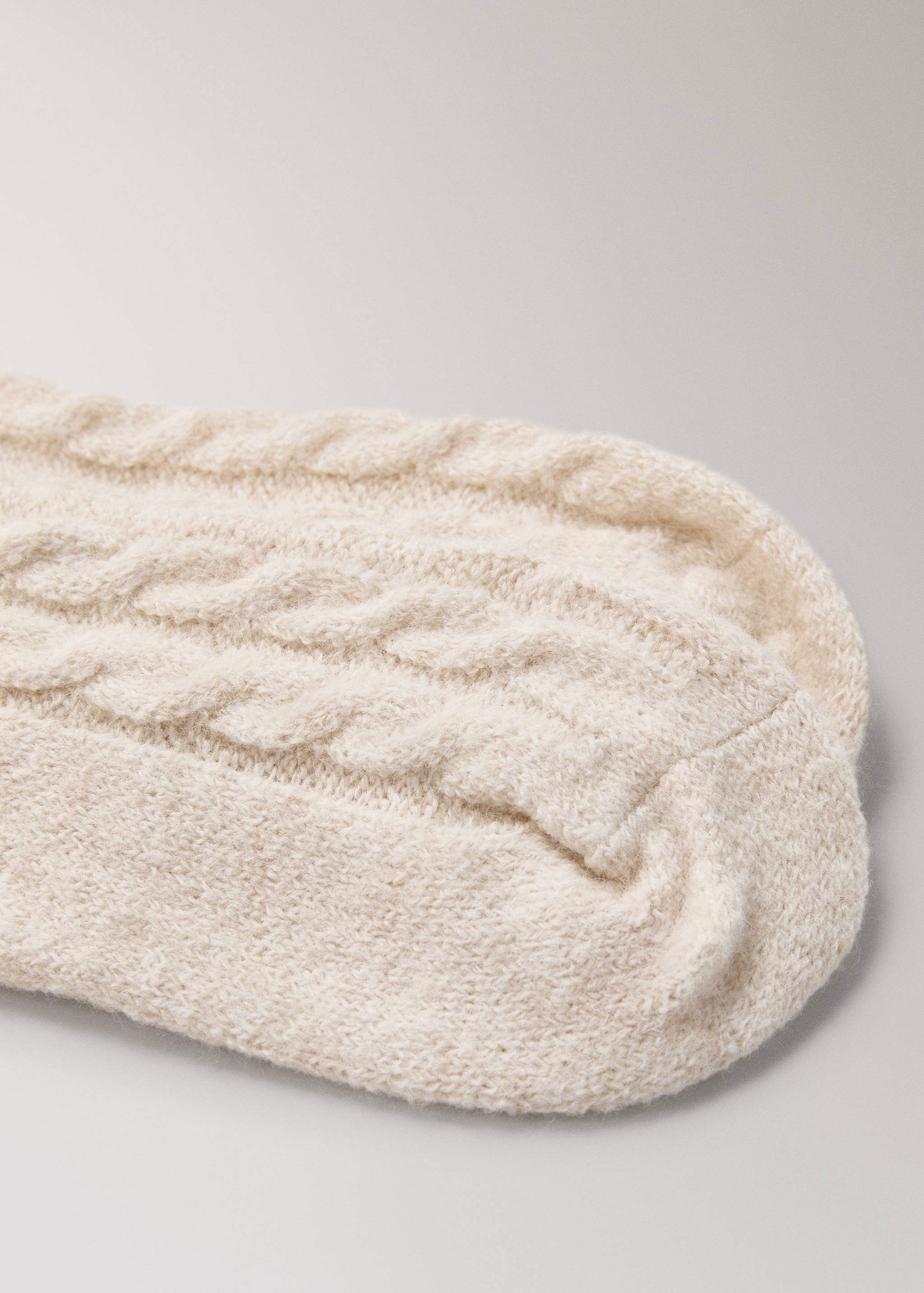 Grobstricksocken mit Zopfmuster - Mittlere Ansicht