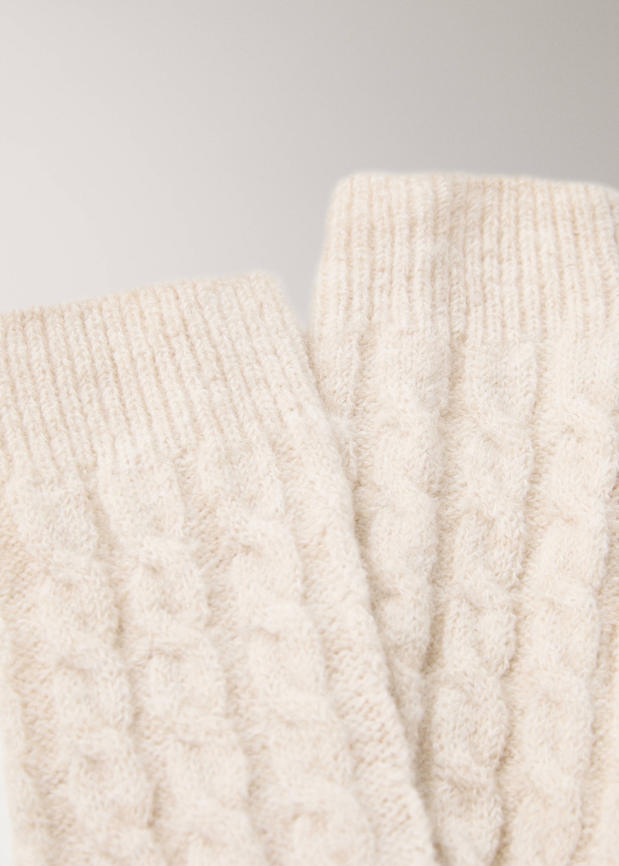 Grobstricksocken mit Zopfmuster - Detail des Artikels 1