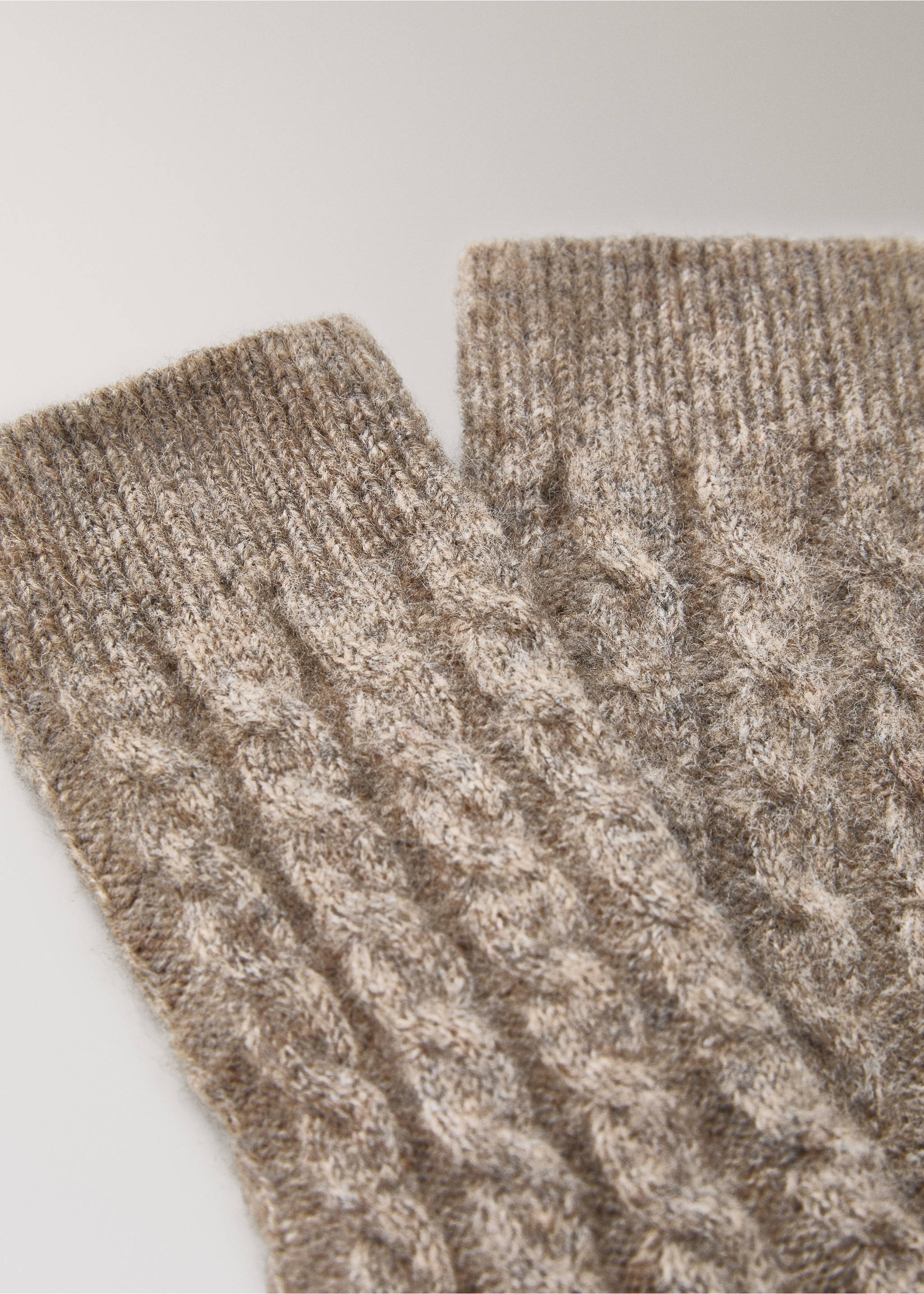 Grobstricksocken mit Zopfmuster - Detail des Artikels 1, Braun. Ref: 17084109-00.