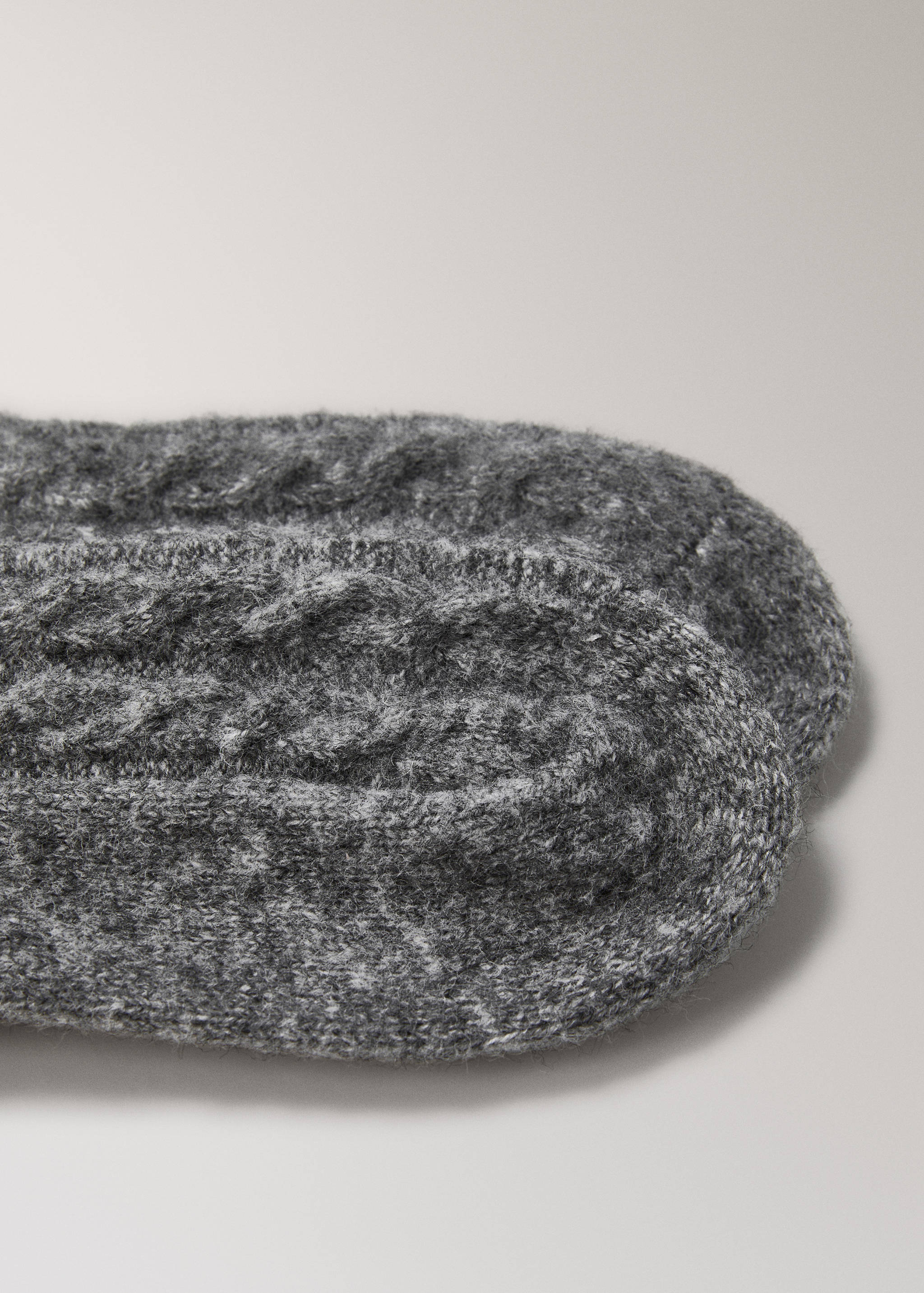 Grobstricksocken mit Zopfmuster - Mittlere Ansicht