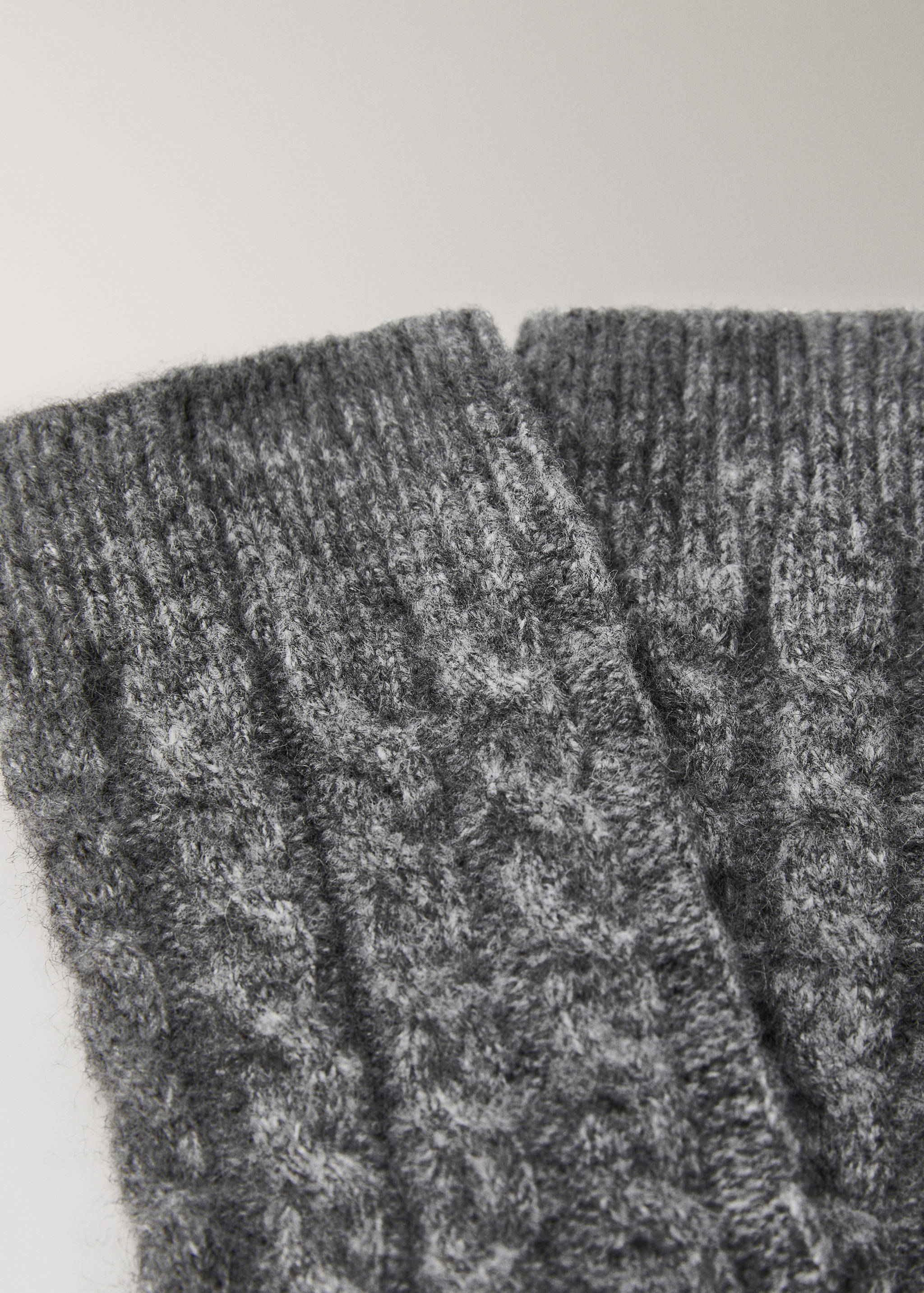 Grobstricksocken mit Zopfmuster - Detail des Artikels 1