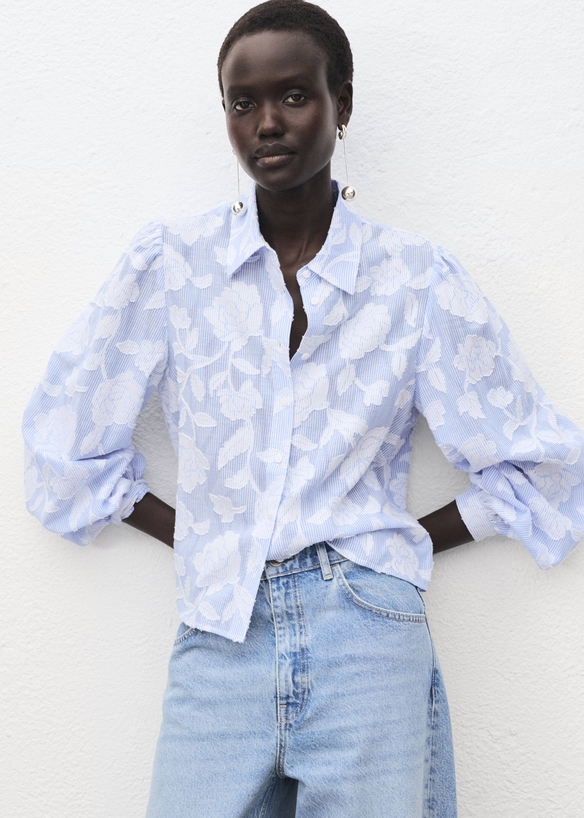Camisa rayas detalles bordados - Plano medio