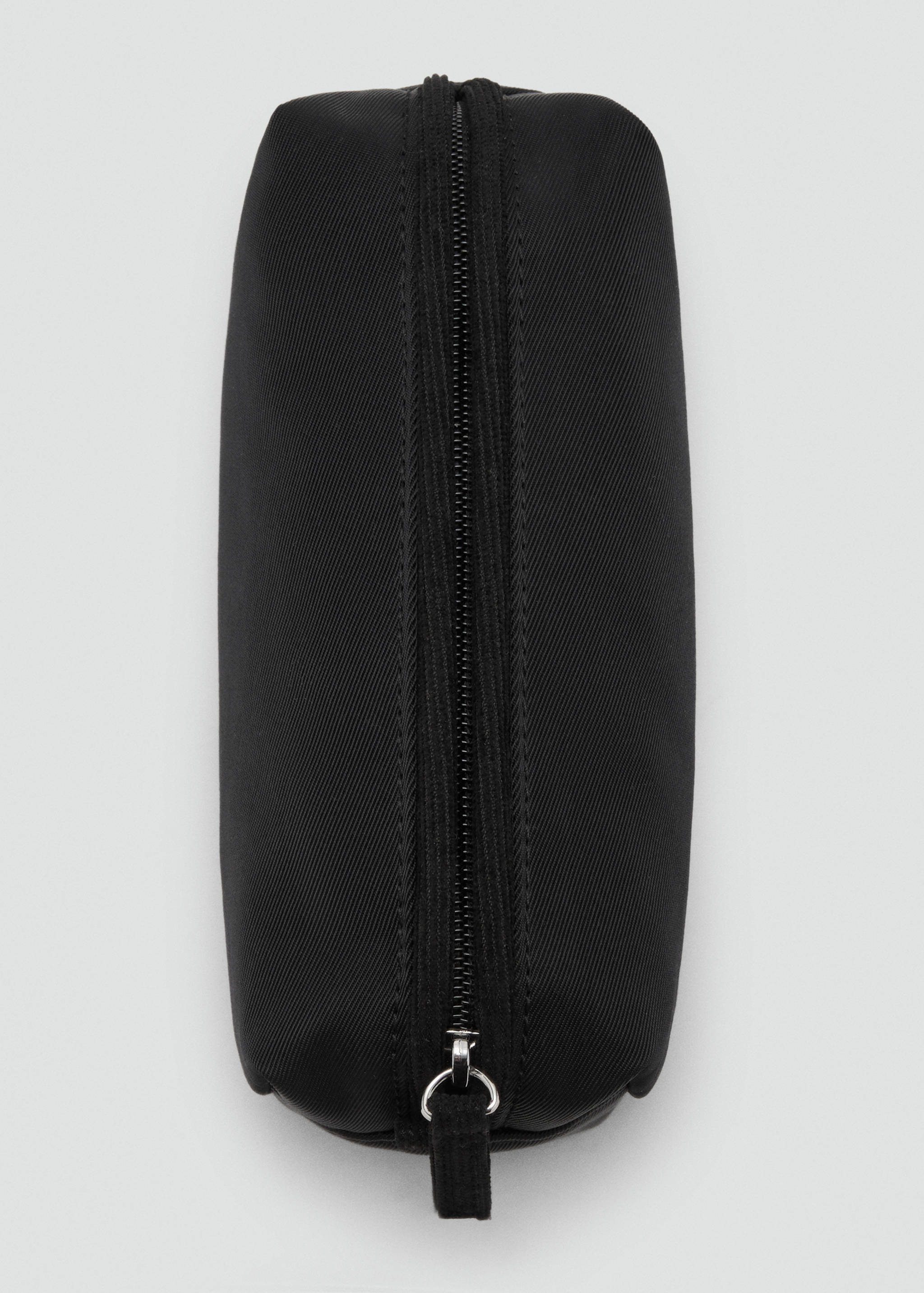 Plain basic case - Details of the article 1